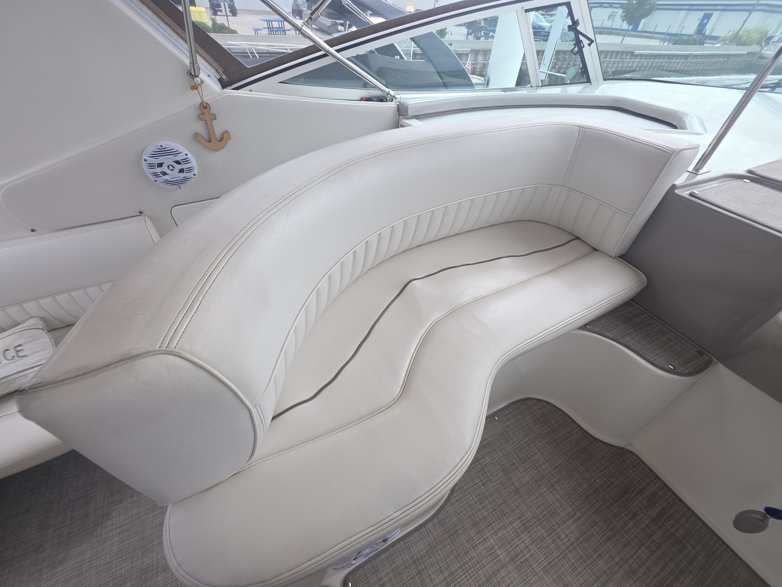 2001 Cruisers Yachts 3572