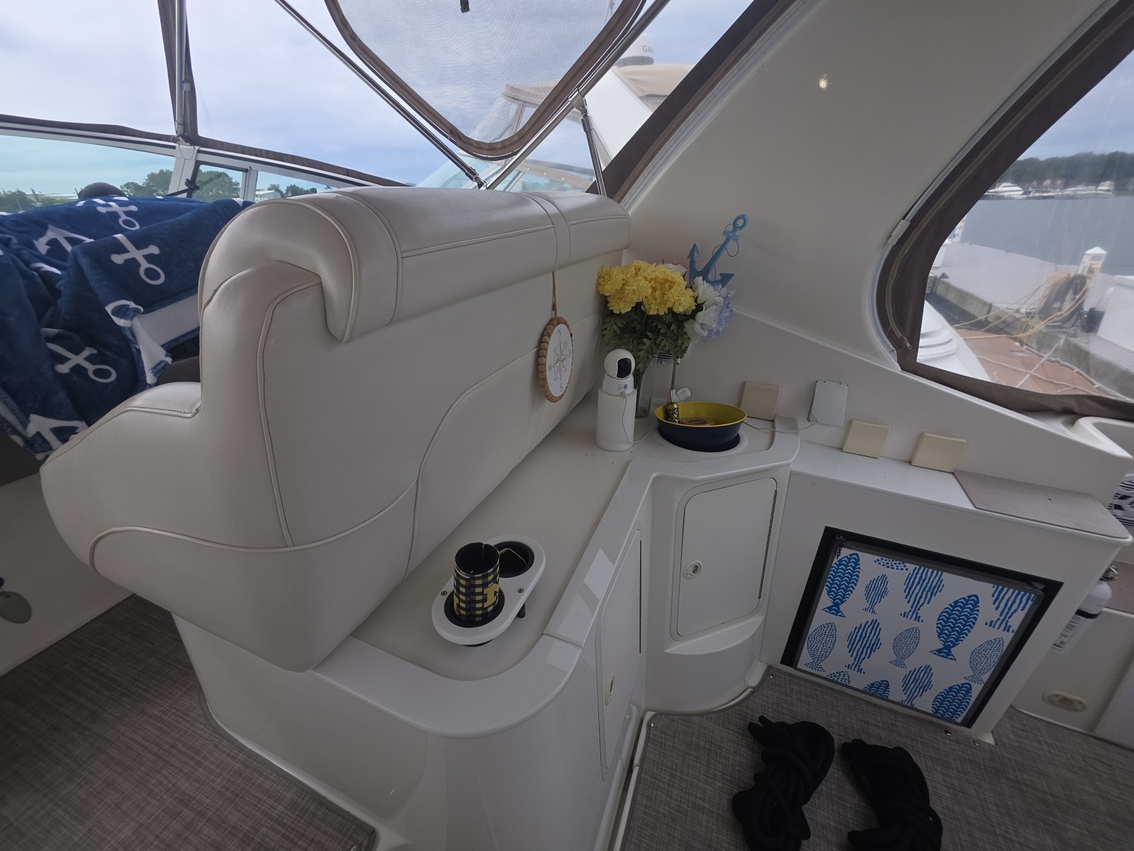 2001 Cruisers Yachts 3572