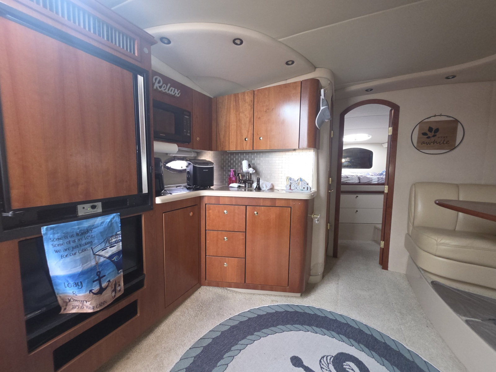 2001 Cruisers Yachts 3572