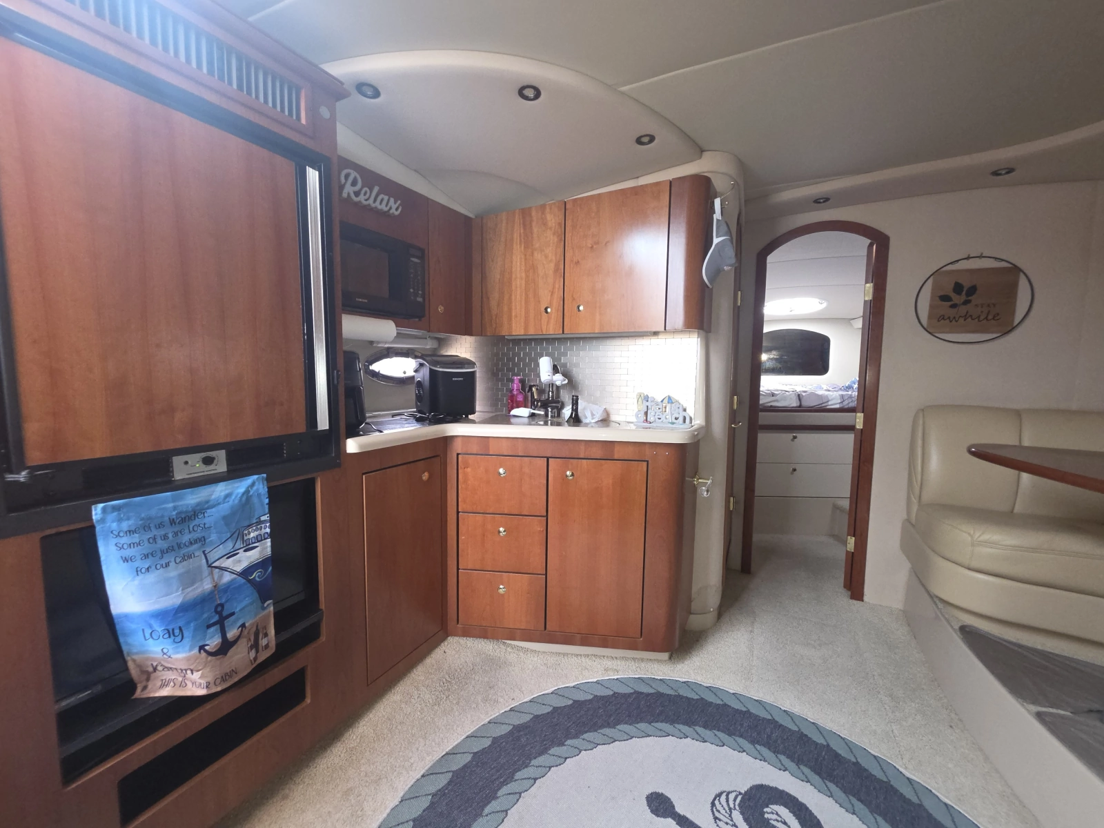 2001 Cruisers Yachts 3572