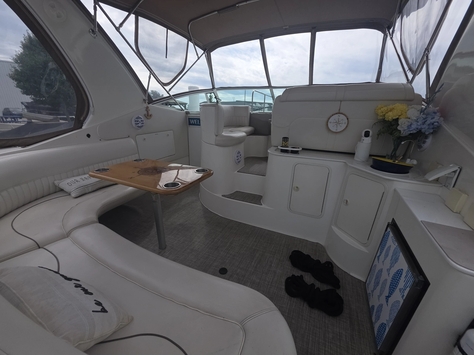 2001 Cruisers Yachts 3572