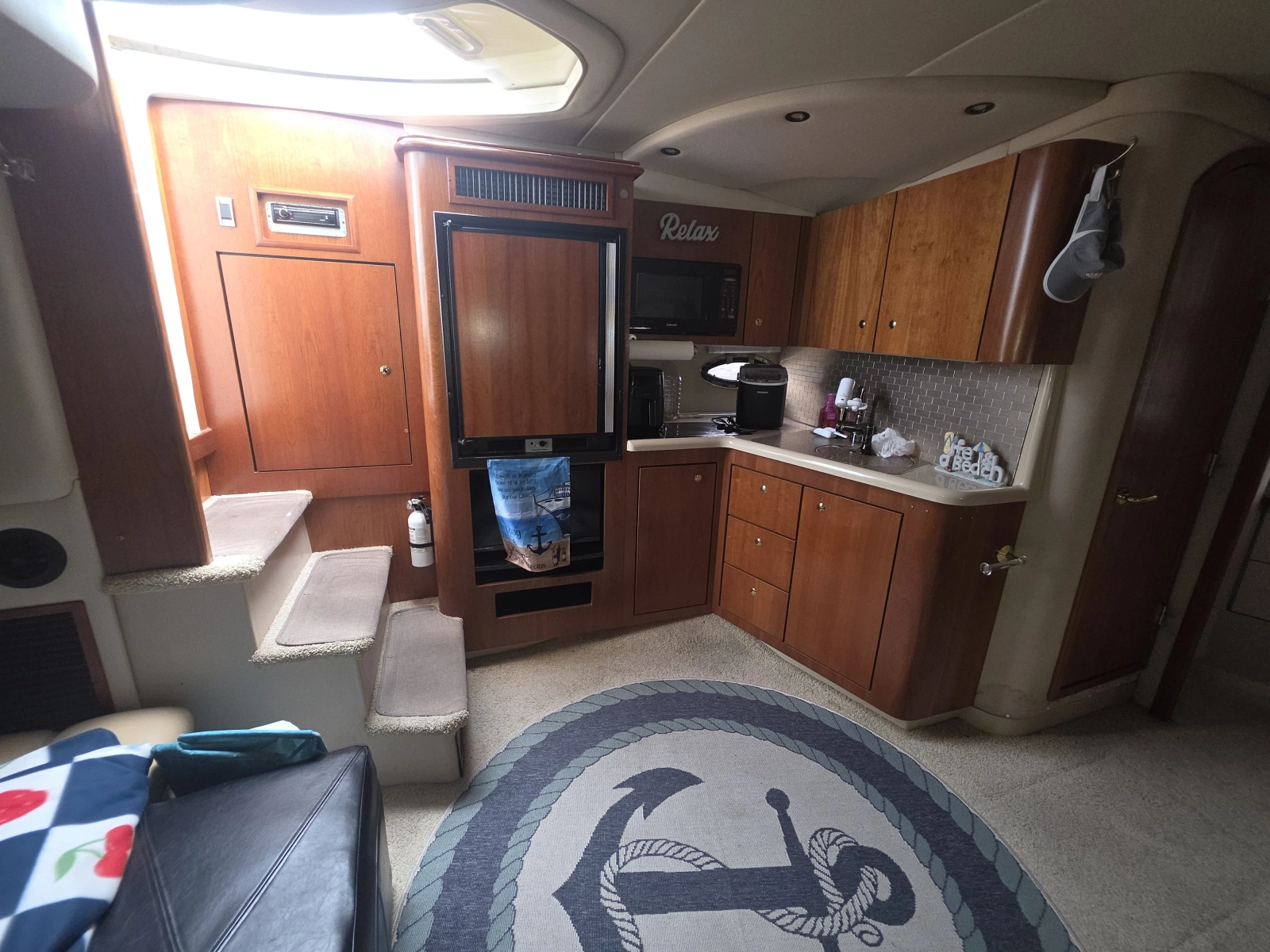 2001 Cruisers Yachts 3572