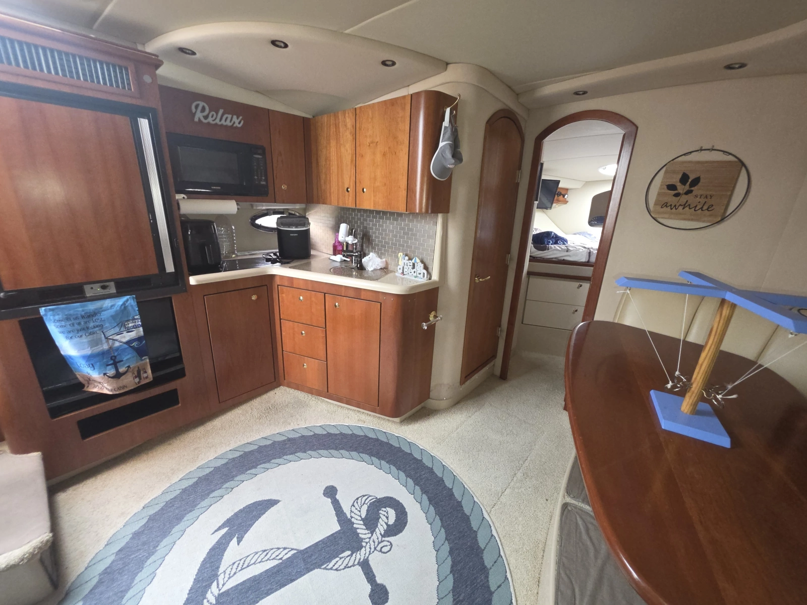2001 Cruisers Yachts 3572