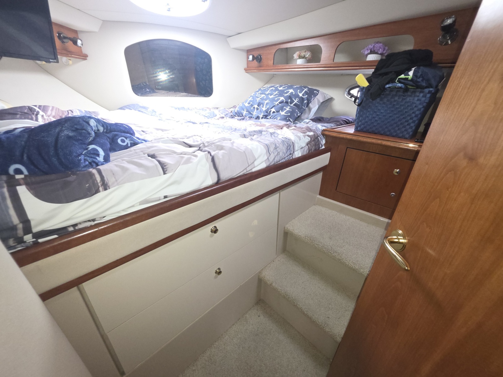 2001 Cruisers Yachts 3572