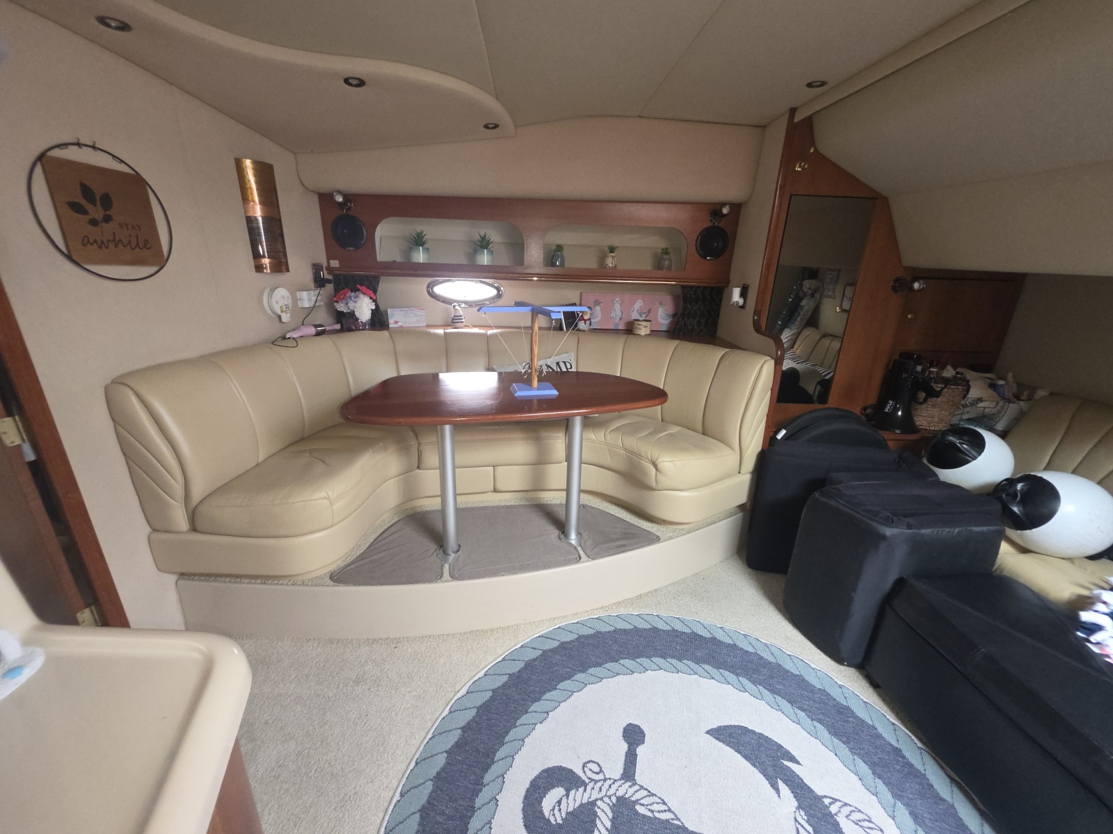 2001 Cruisers Yachts 3572