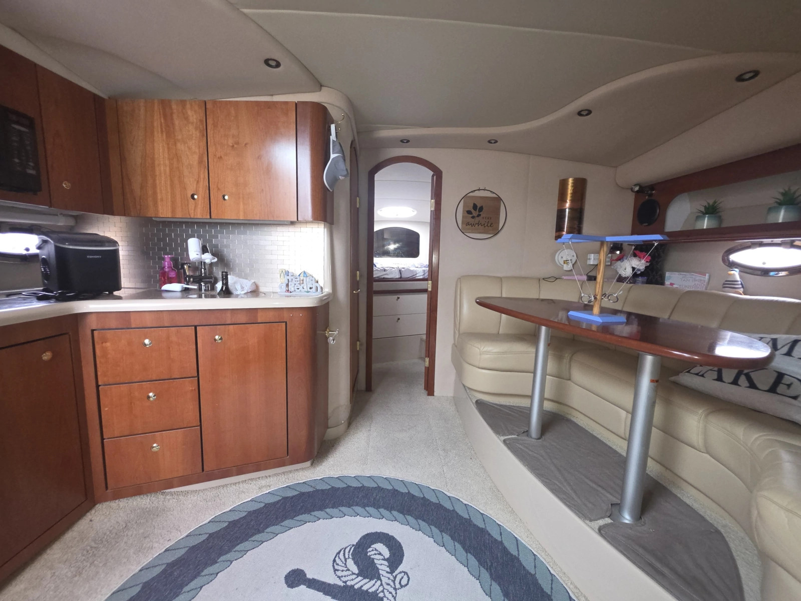 2001 Cruisers Yachts 3572