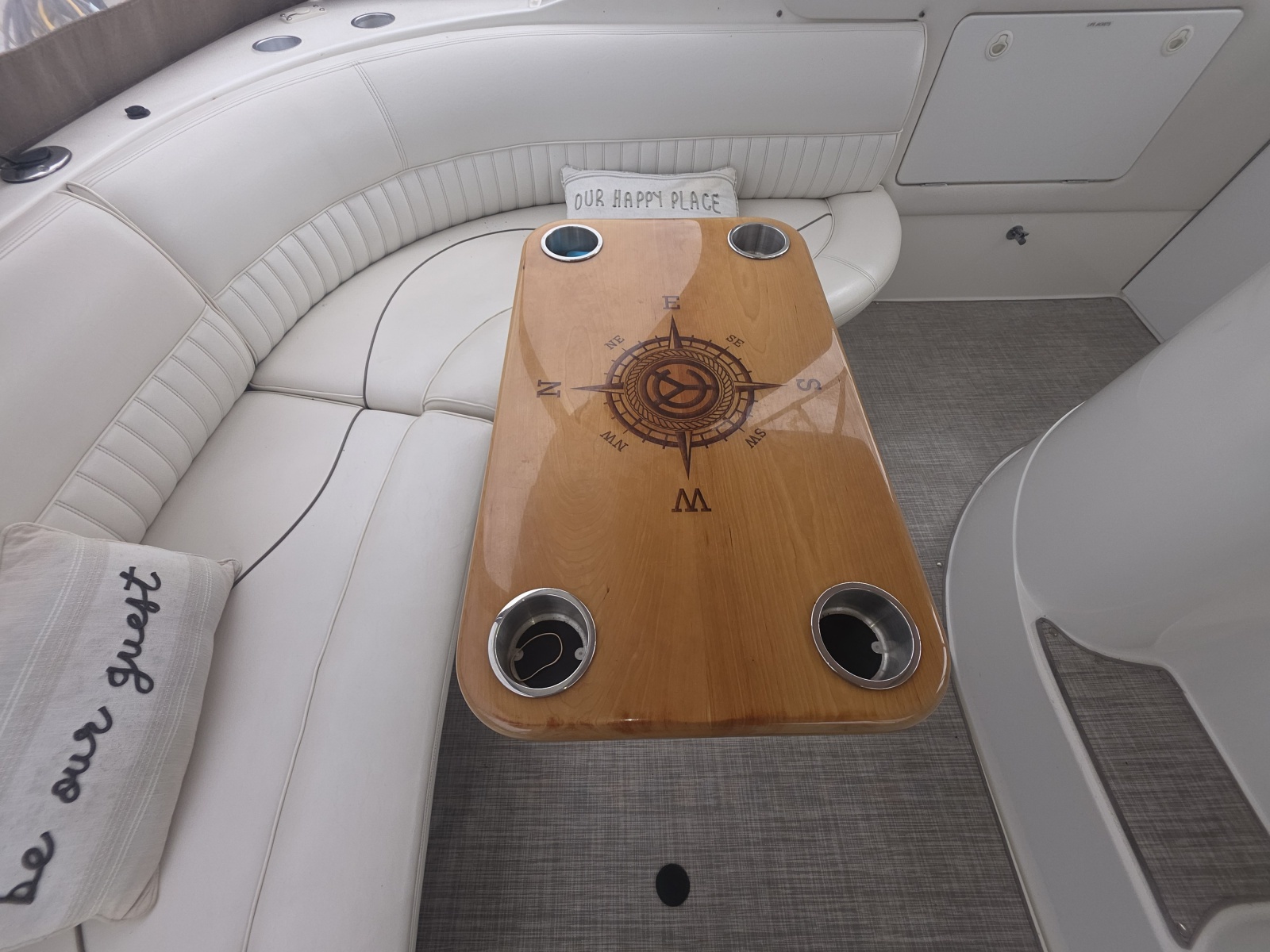 2001 Cruisers Yachts 3572