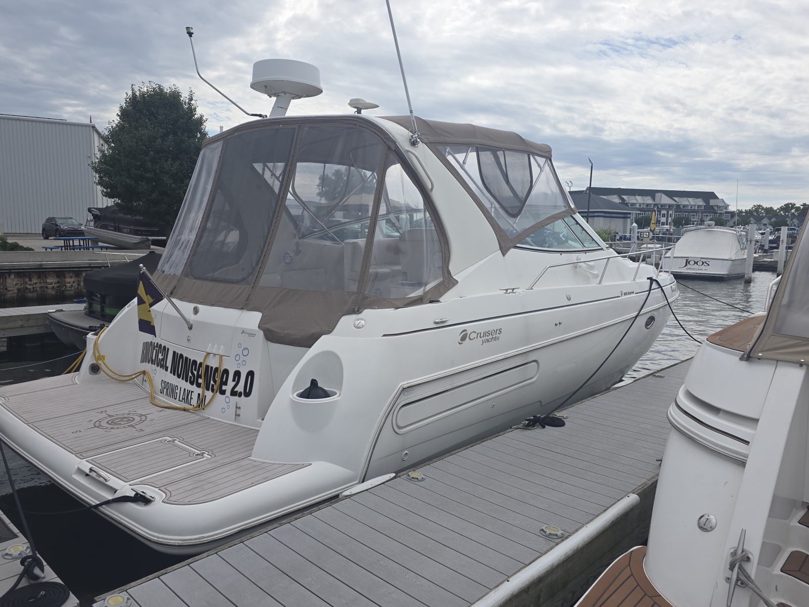 2001 Cruisers Yachts 3572