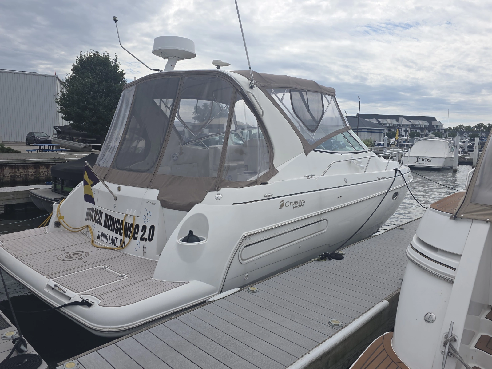 2001 Cruisers Yachts 3572