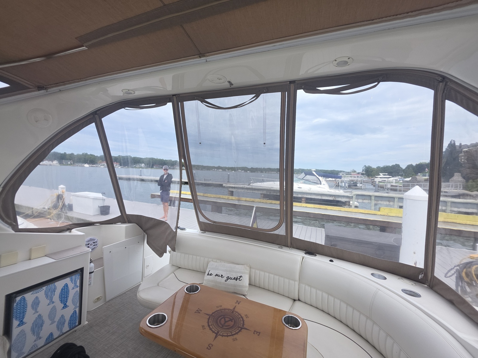 2001 Cruisers Yachts 3572