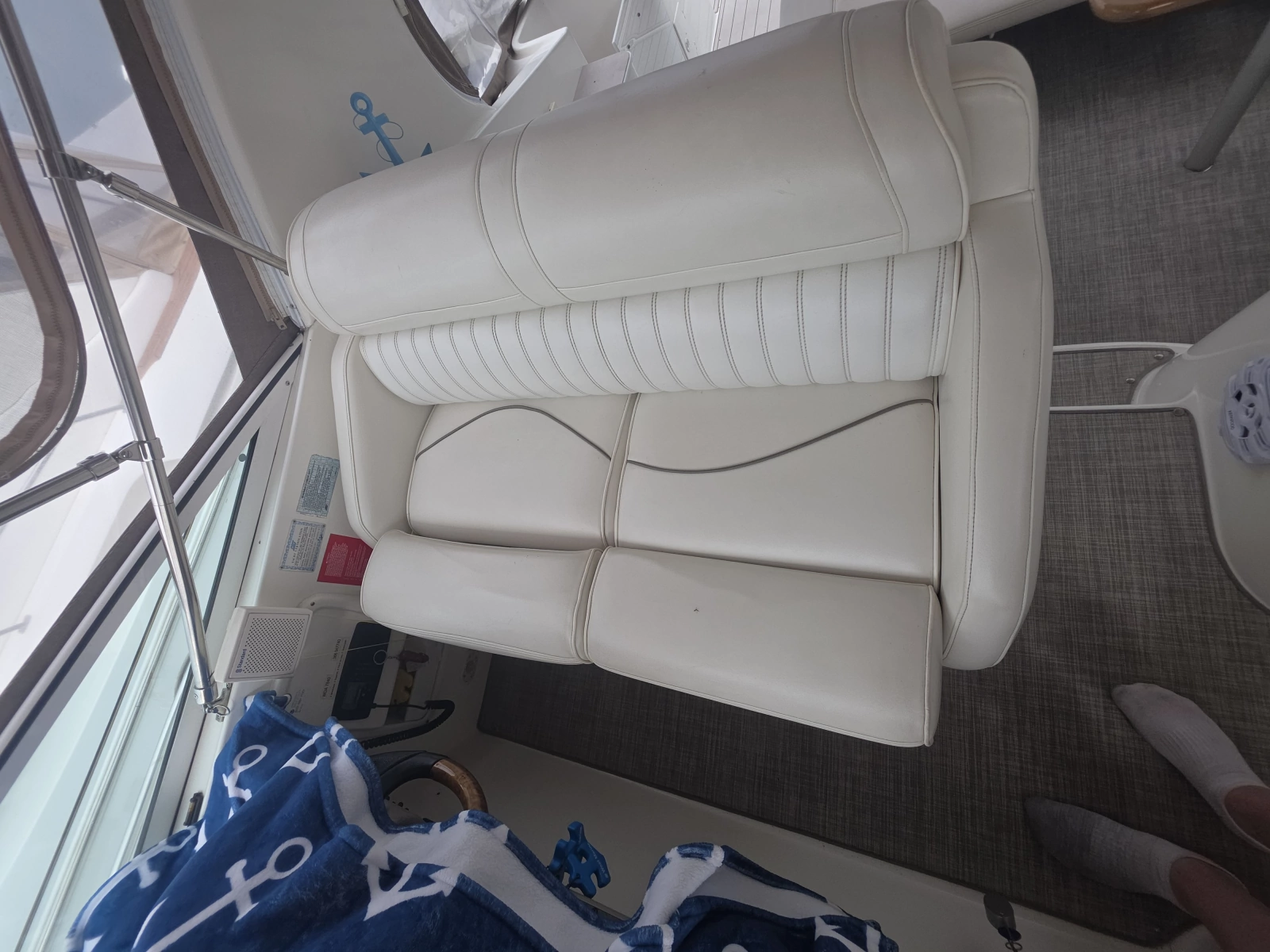 2001 Cruisers Yachts 3572