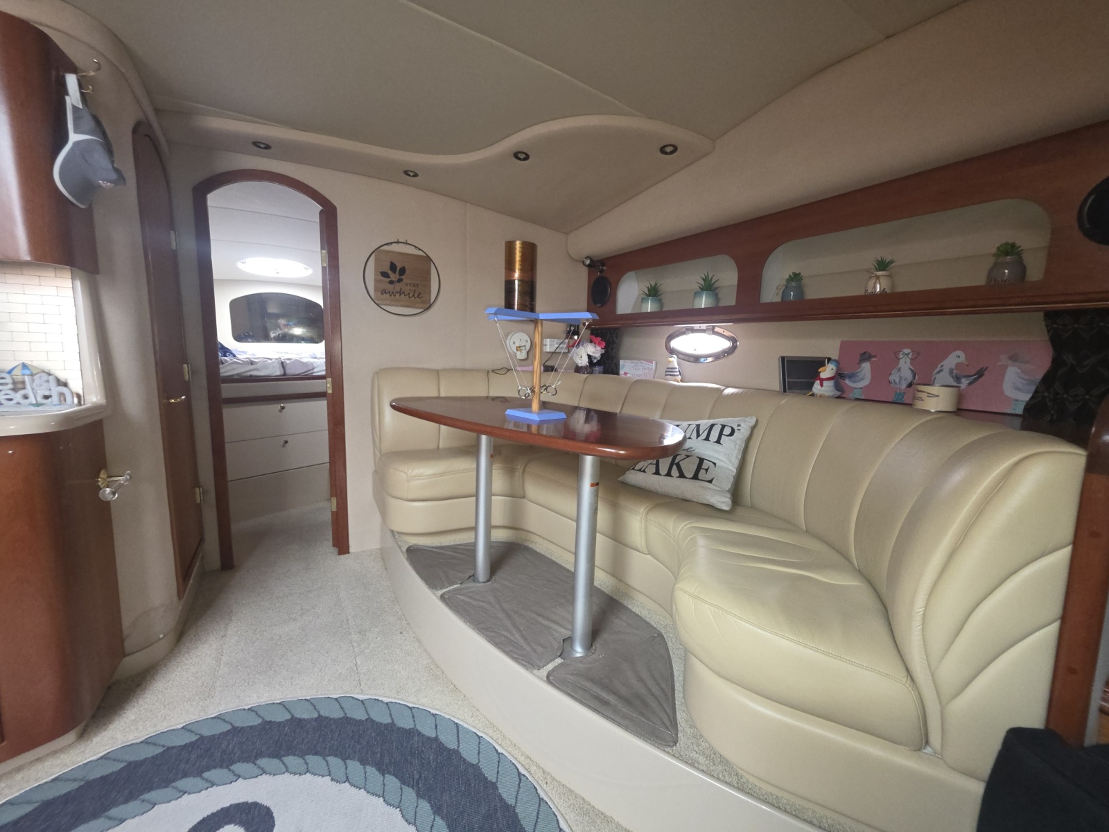 2001 Cruisers Yachts 3572