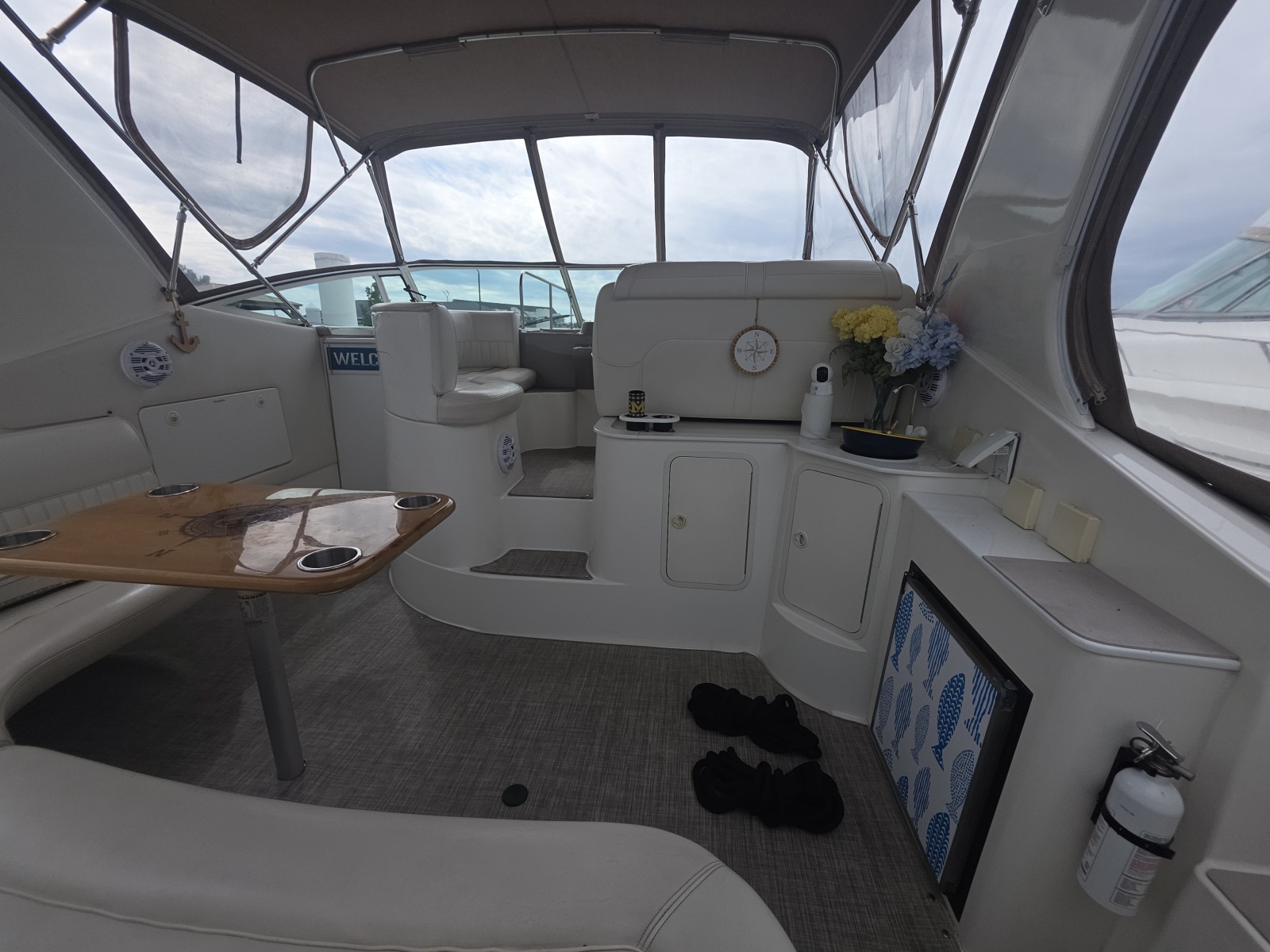 2001 Cruisers Yachts 3572