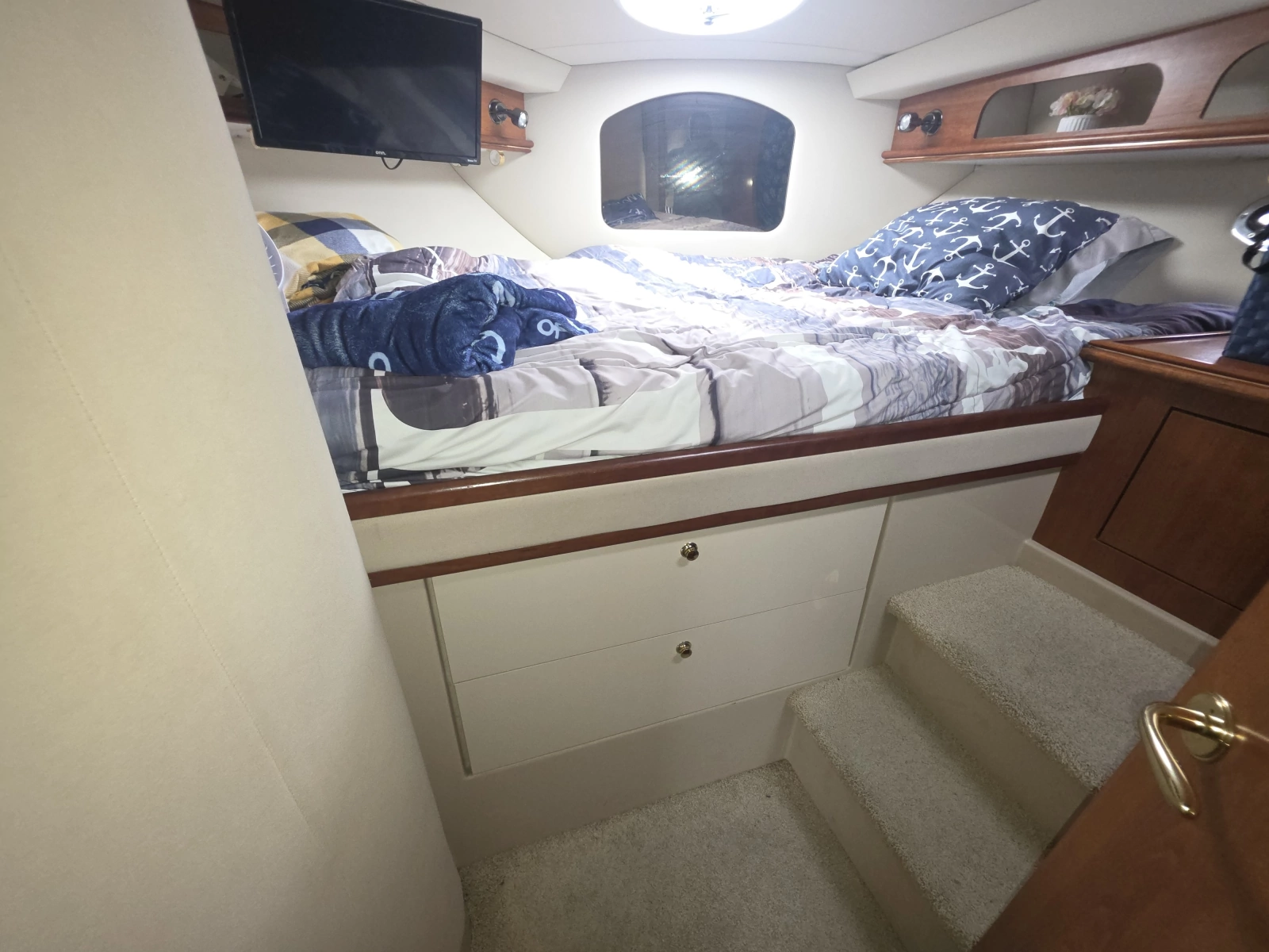2001 Cruisers Yachts 3572