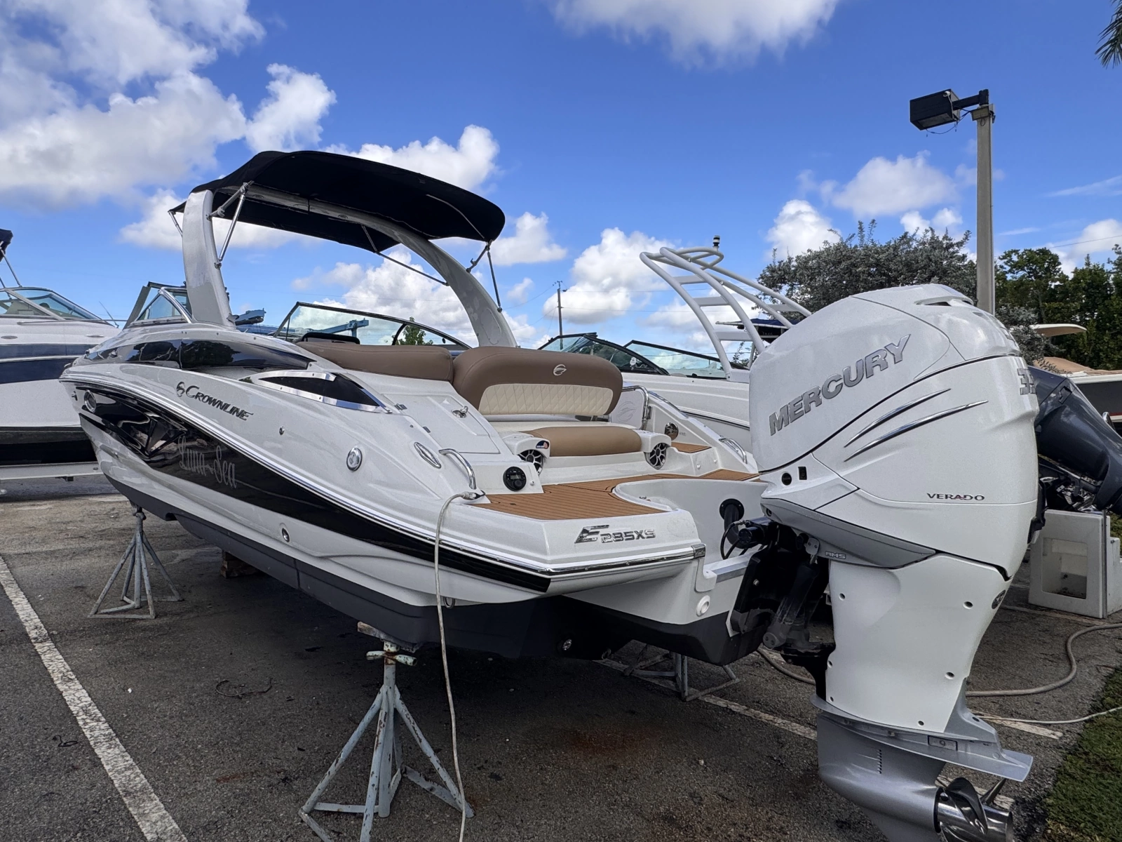 2022 Crownline 