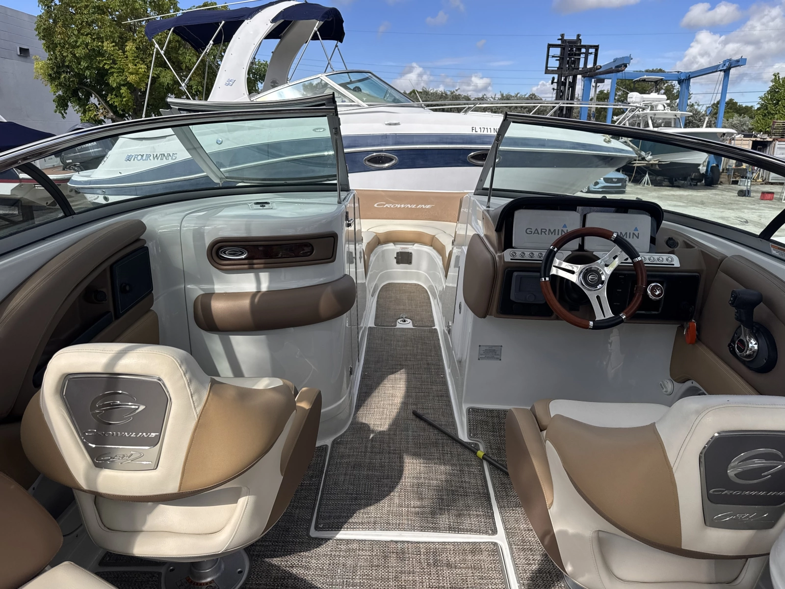 2022 Crownline 