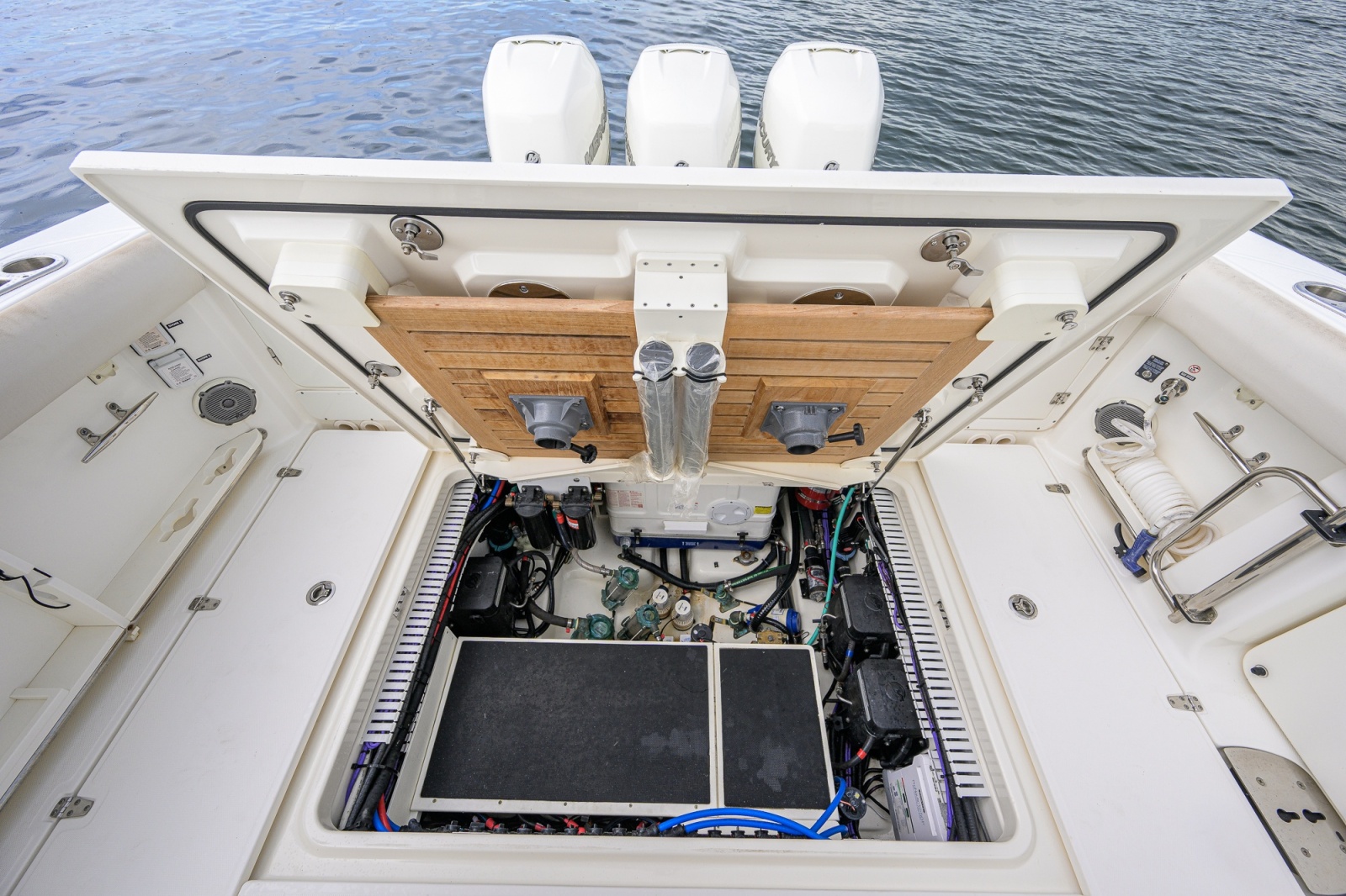 2018 Boston Whaler 380 Outrage