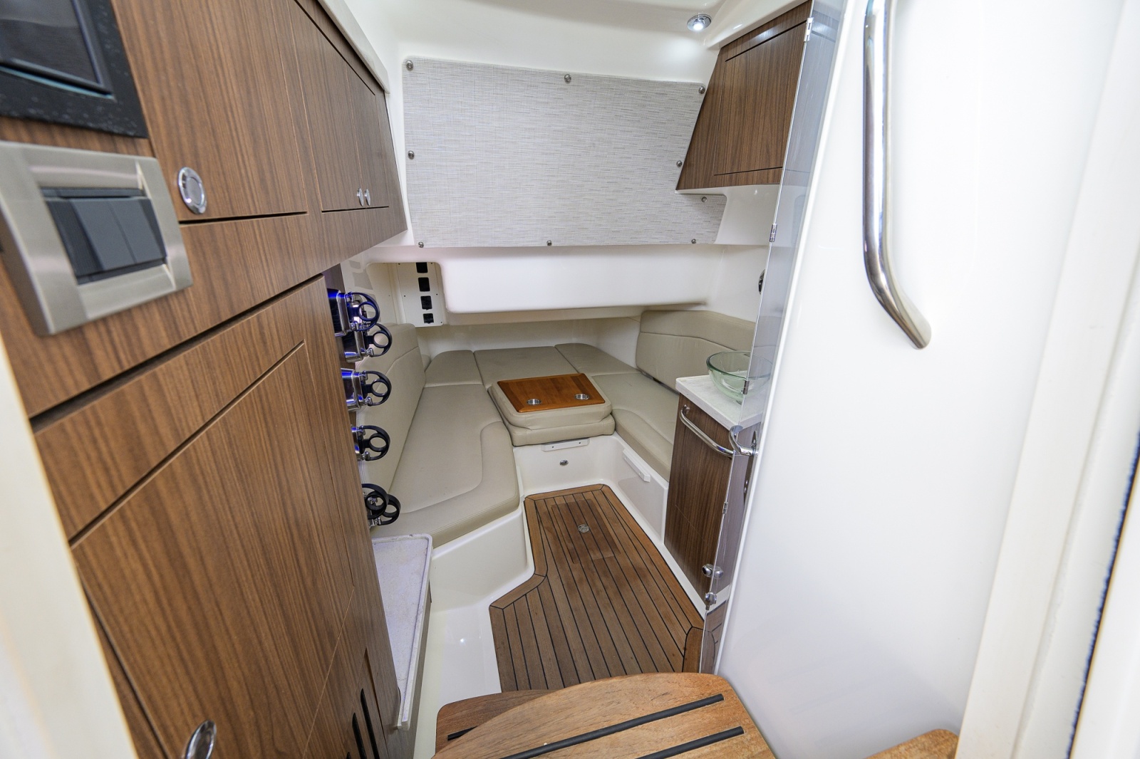 2018 Boston Whaler 380 Outrage