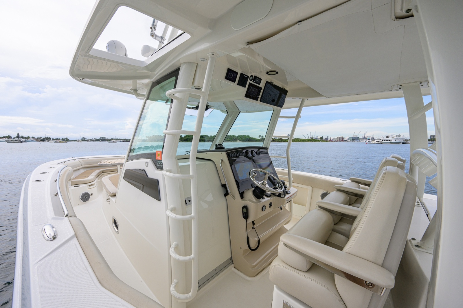 2018 Boston Whaler 380 Outrage