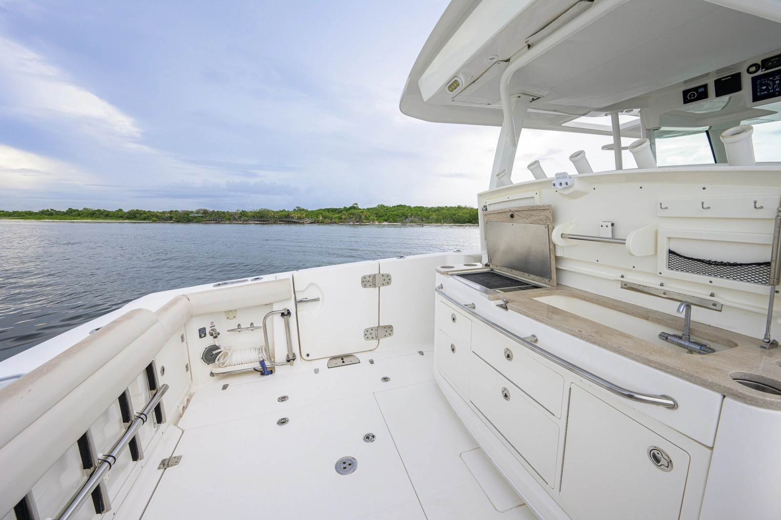 2018 Boston Whaler 380 Outrage