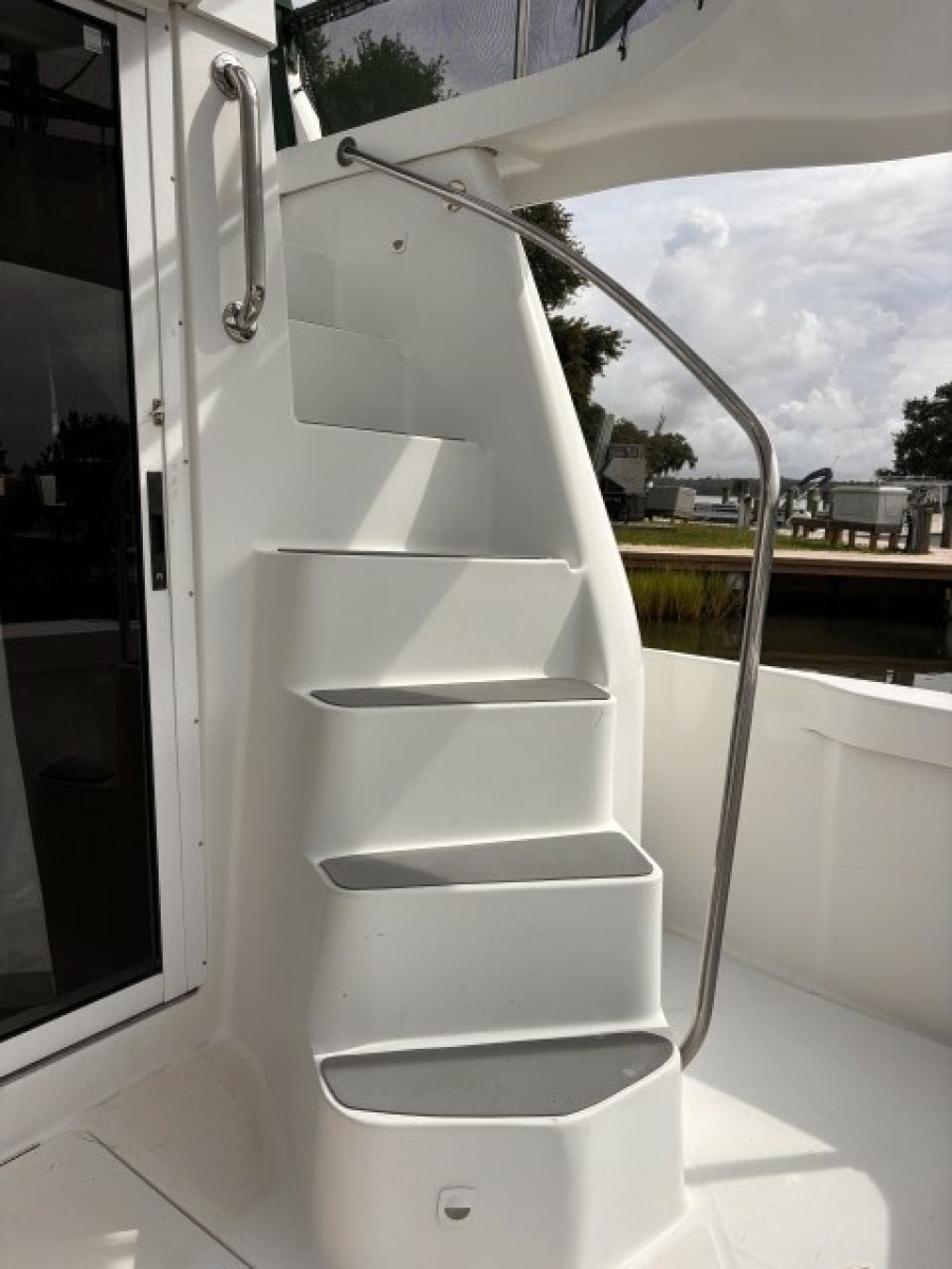 Steps to Flybridge