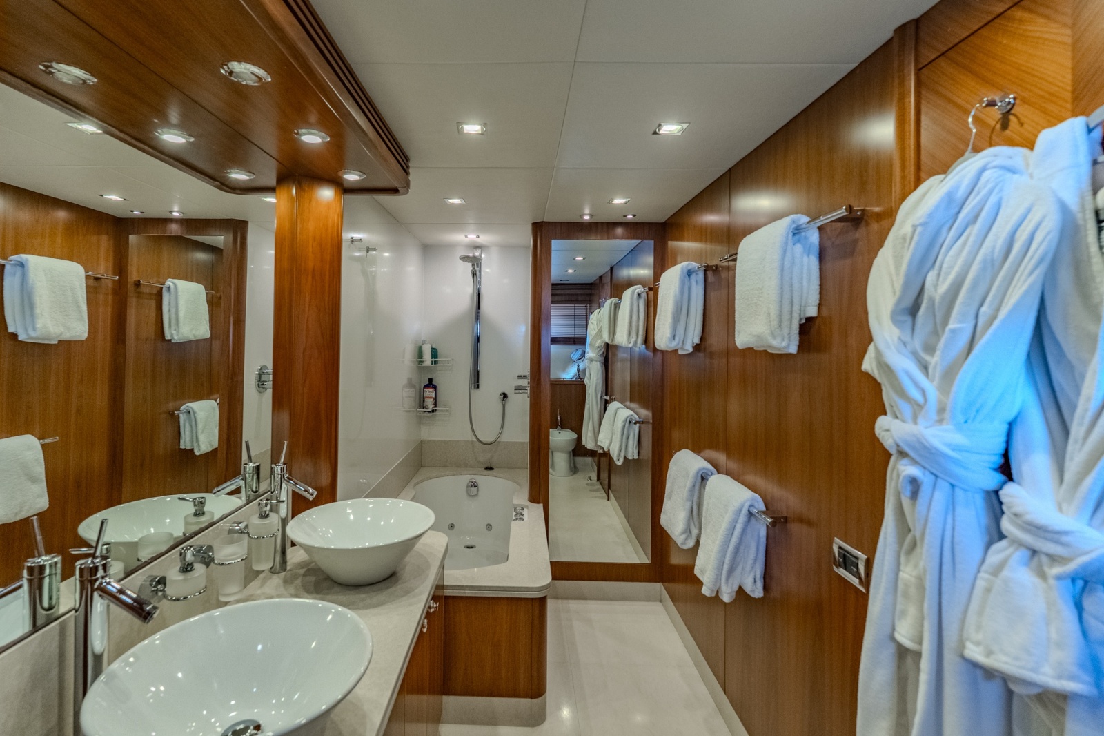 2004 Sunseeker 105 Yacht