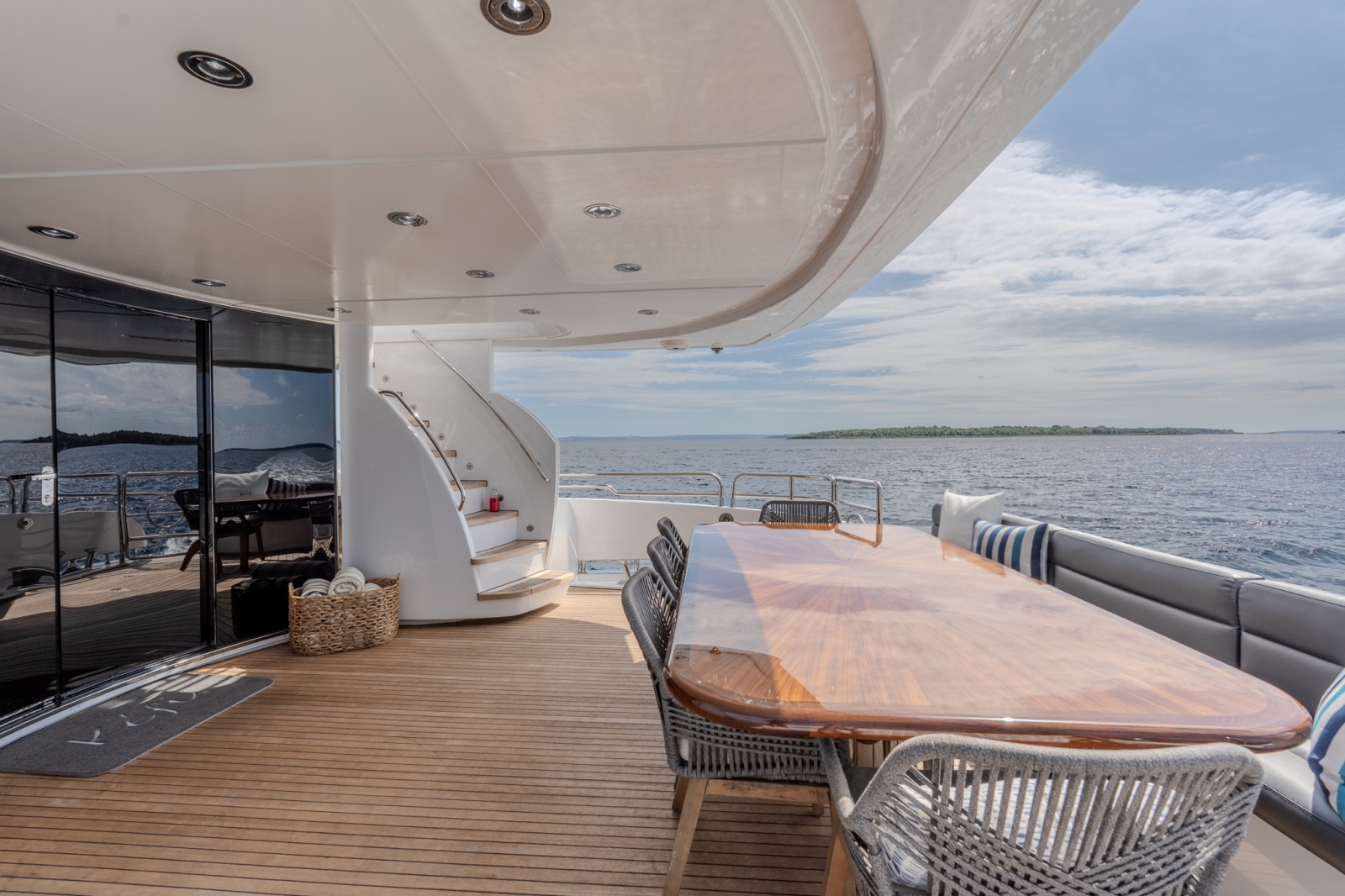 2004 Sunseeker 105 Yacht