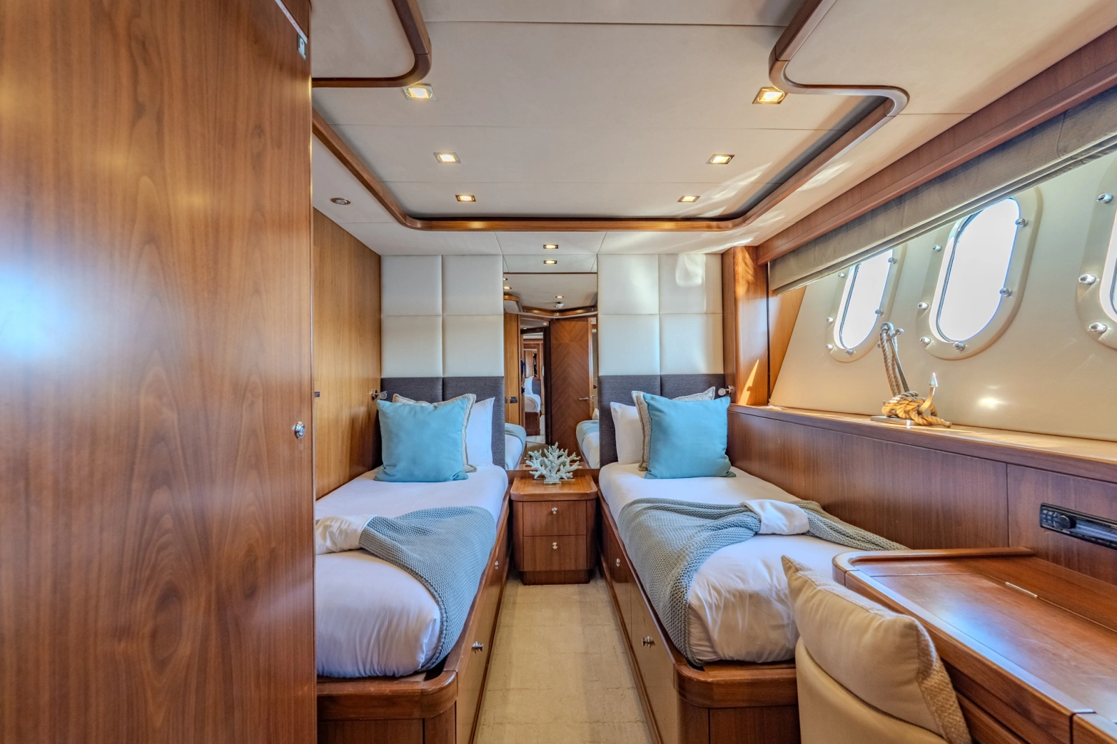 2004 Sunseeker 105 Yacht