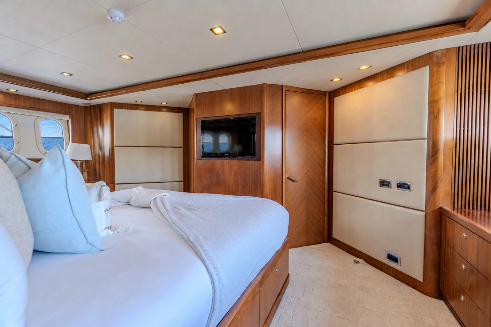 2004 Sunseeker 105 Yacht