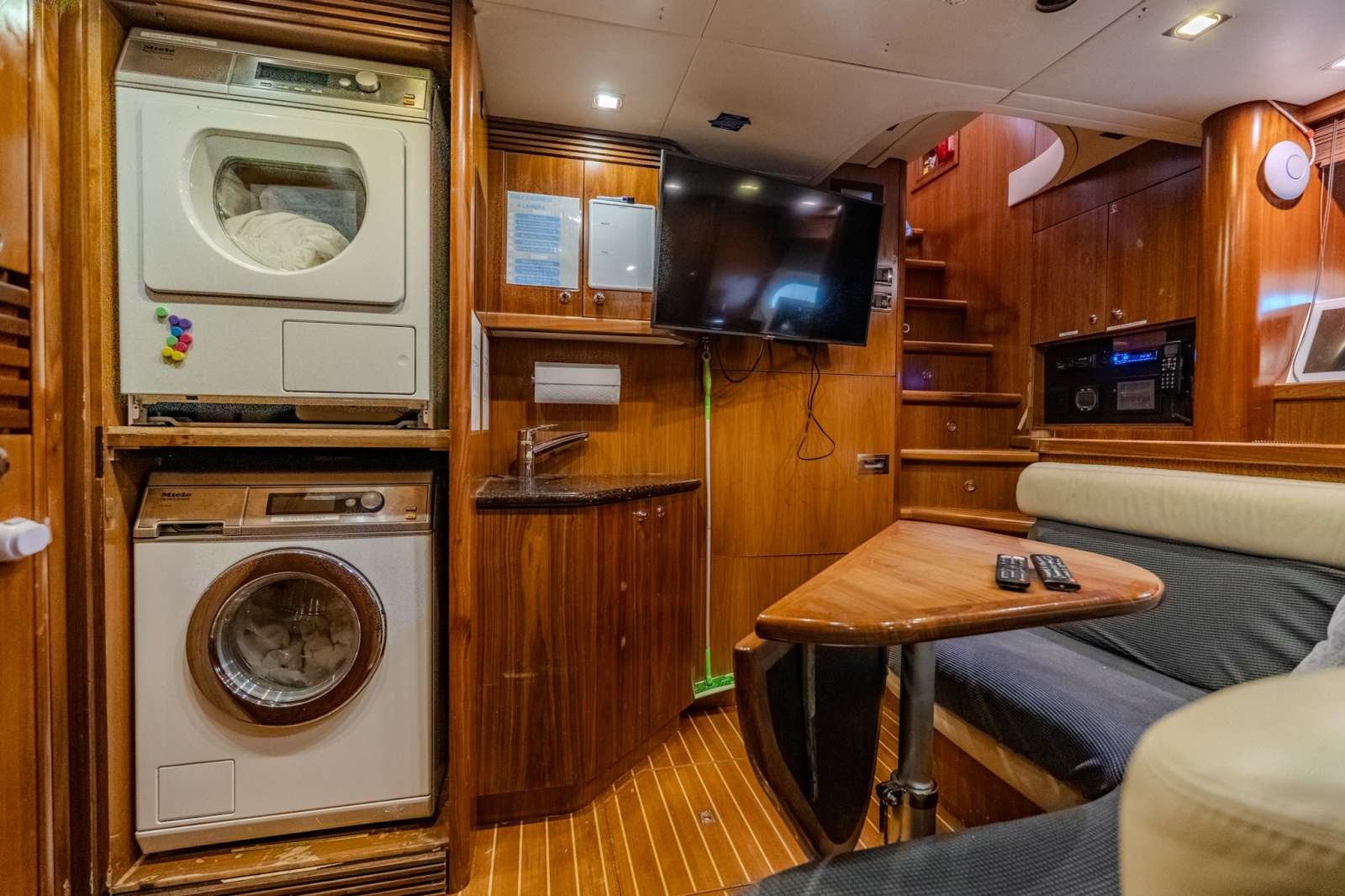 2004 Sunseeker 105 Yacht