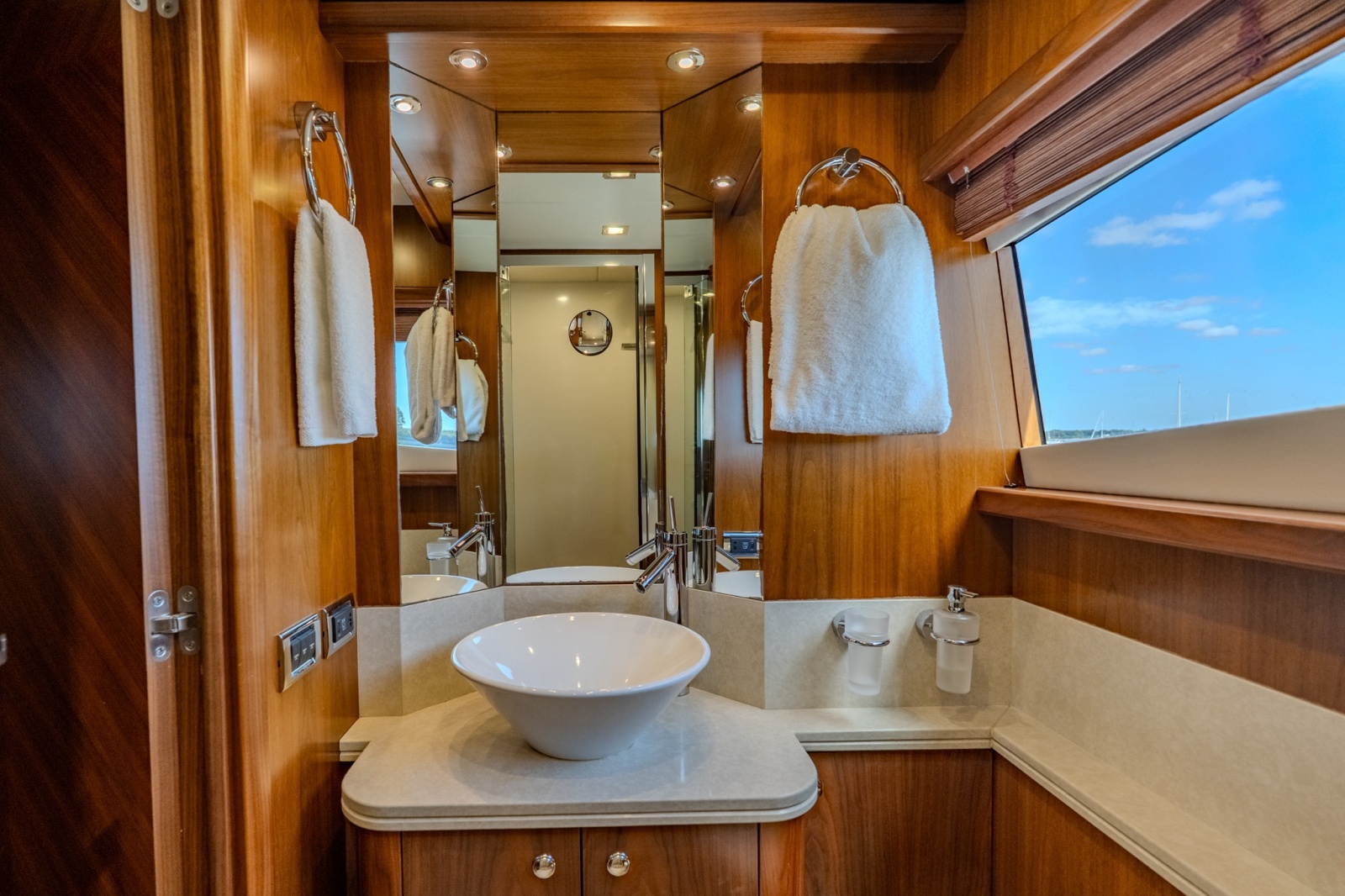 2004 Sunseeker 105 Yacht