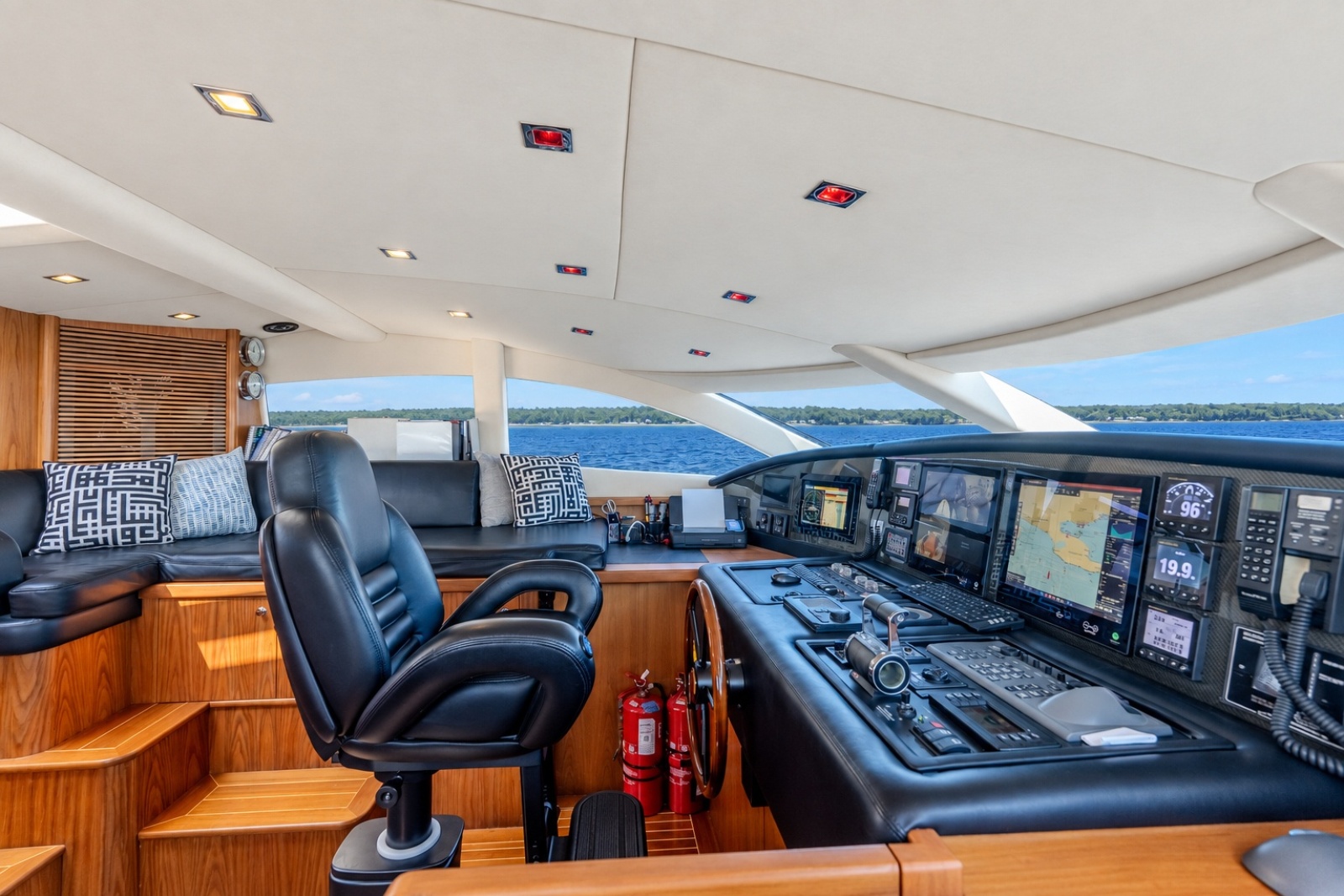 2004 Sunseeker 105 Yacht