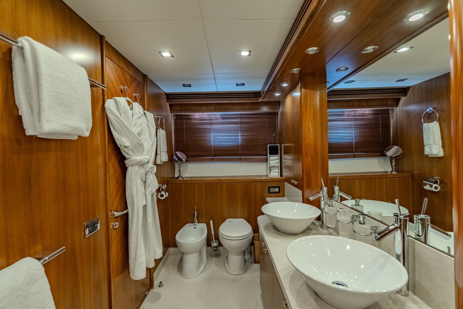 2004 Sunseeker 105 Yacht
