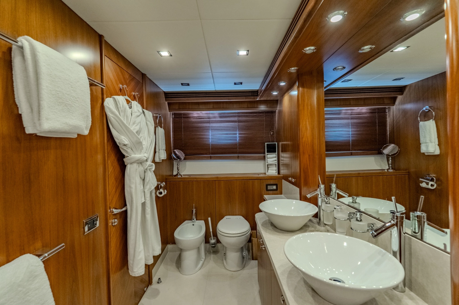2004 Sunseeker 105 Yacht