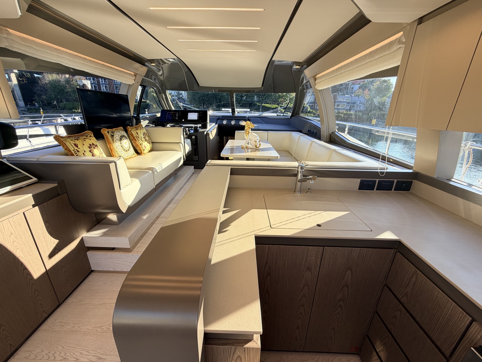 2020 Ferretti Yachts 550 Fly