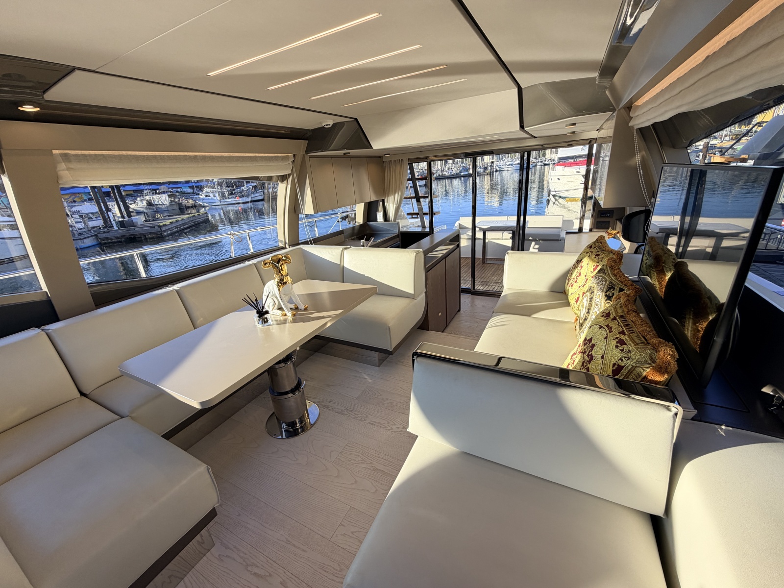 2020 Ferretti Yachts 550 Fly