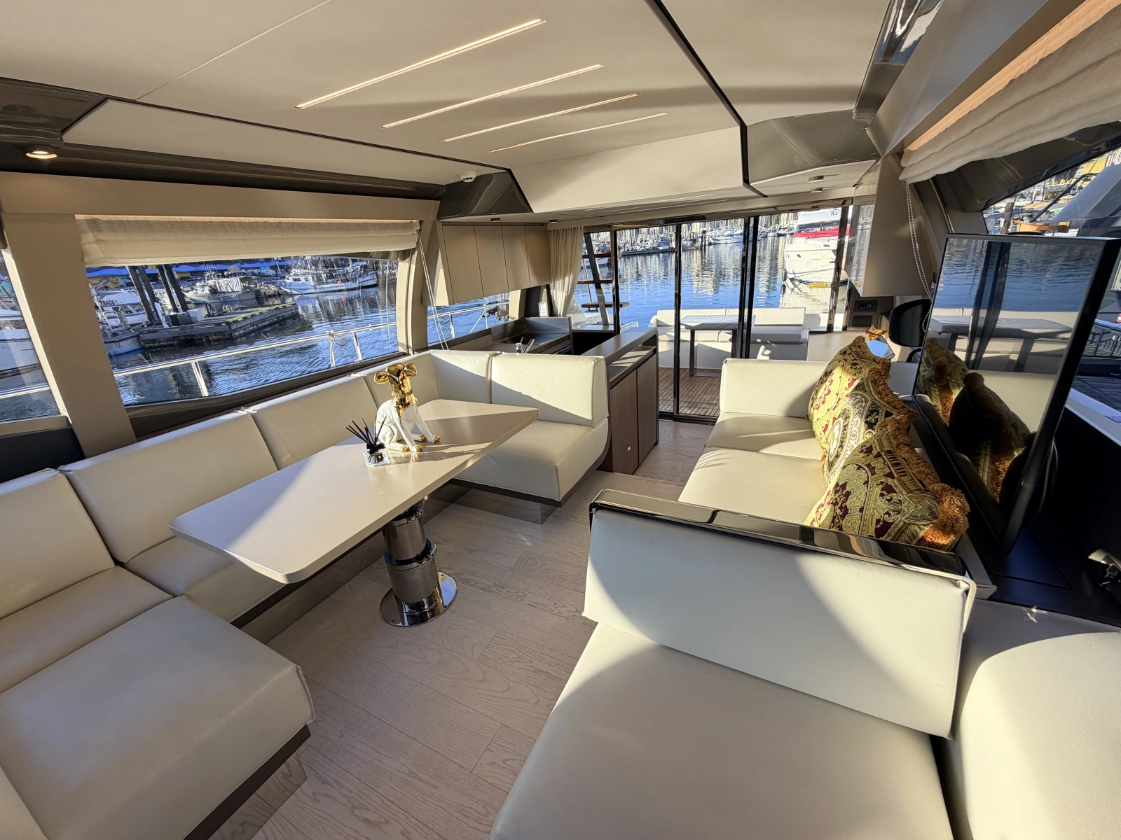 2020 Ferretti Yachts 550 Fly