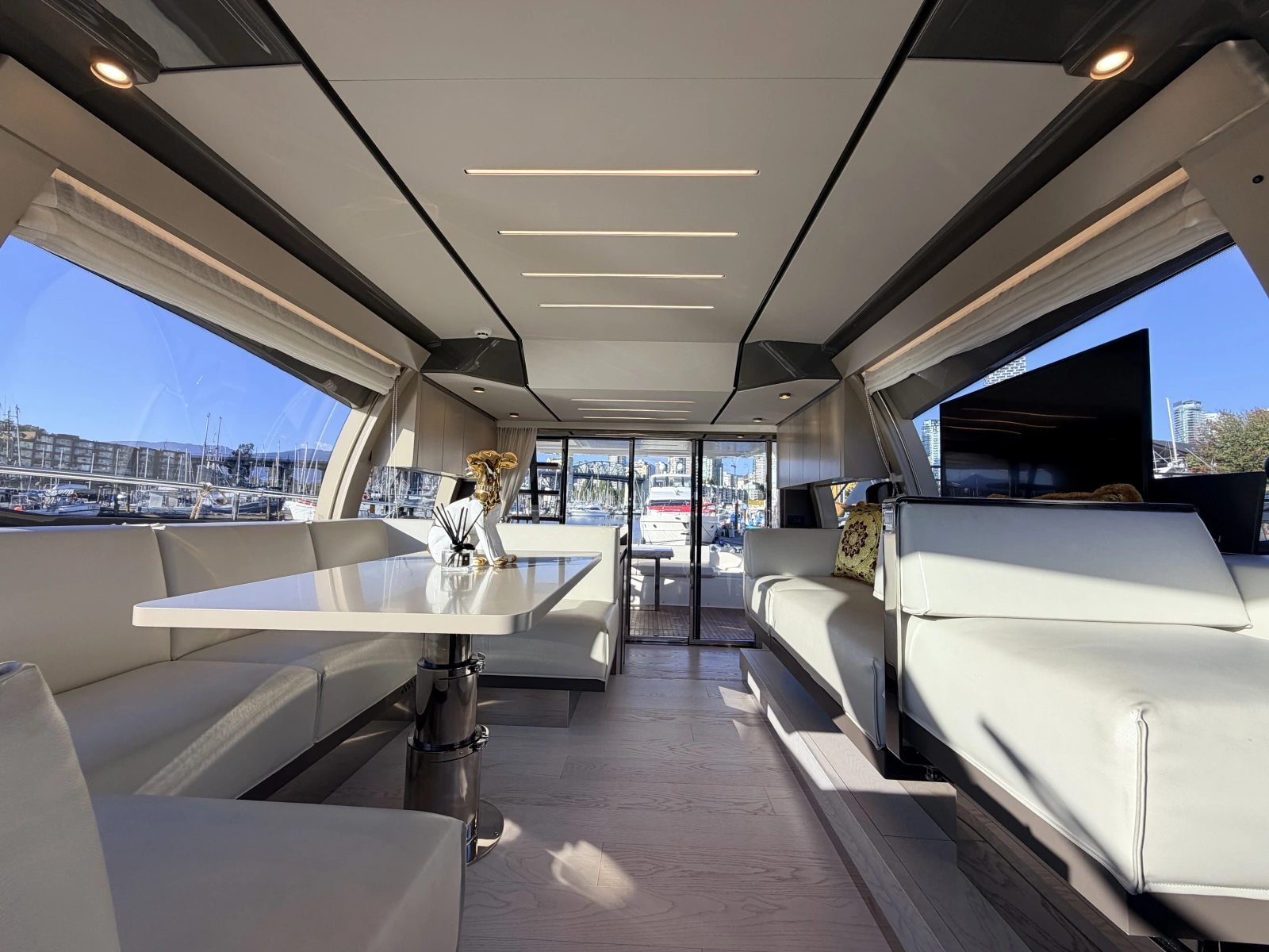 2020 Ferretti Yachts 550 Fly
