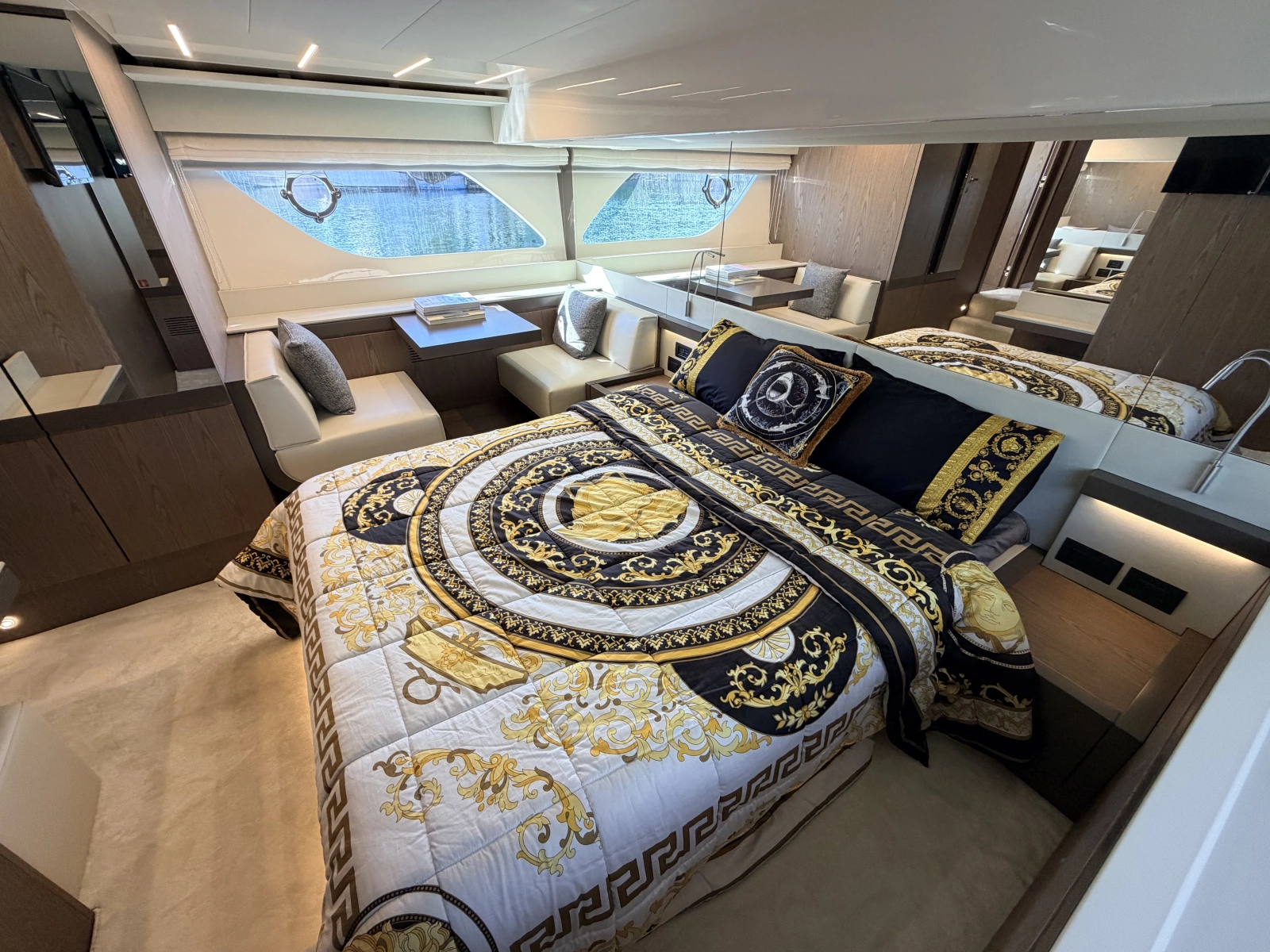 2020 Ferretti Yachts 550 Fly