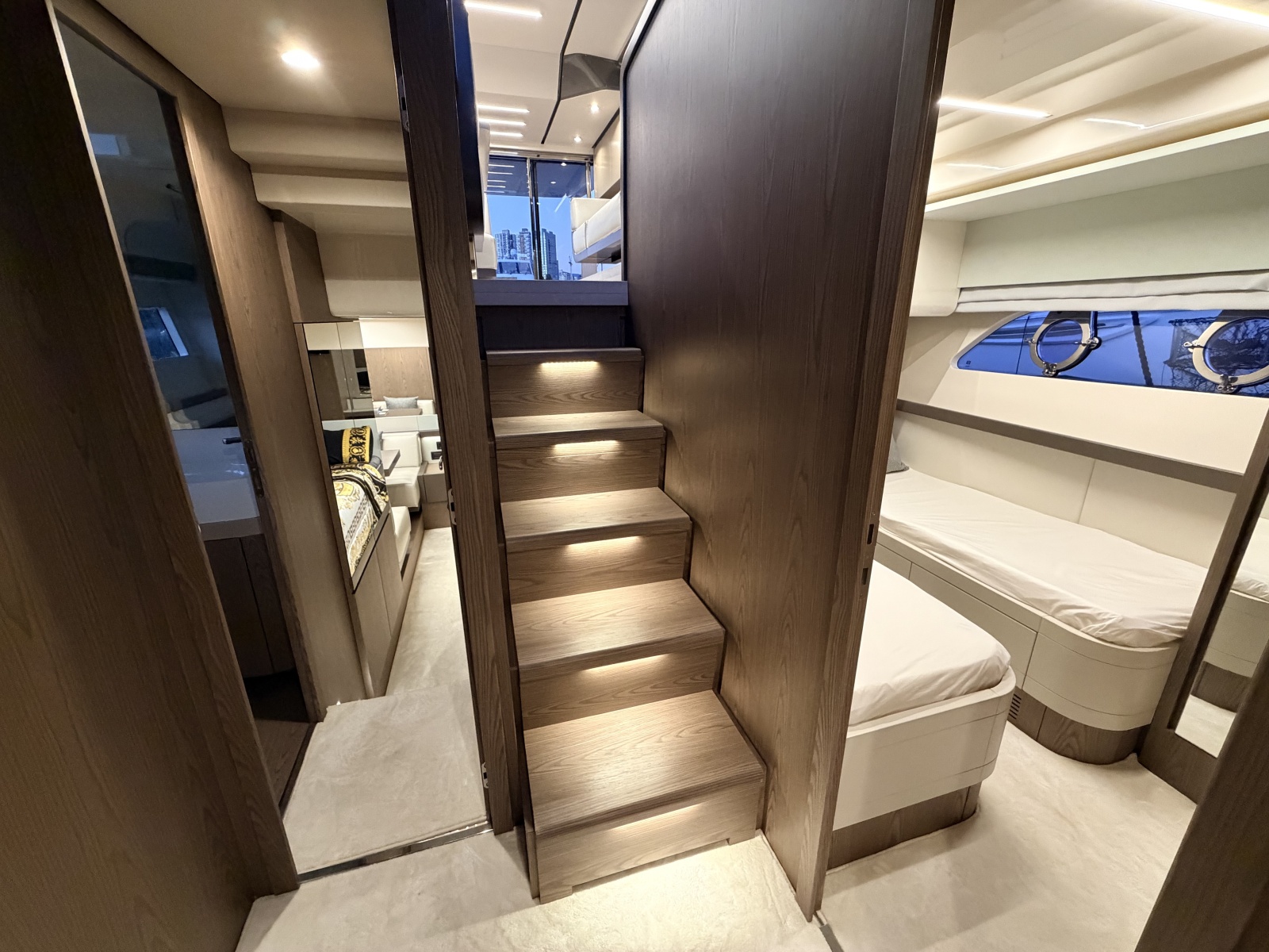 2020 Ferretti Yachts 550 Fly
