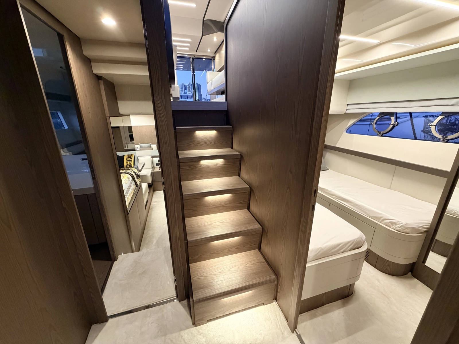 2020 Ferretti Yachts 550 Fly