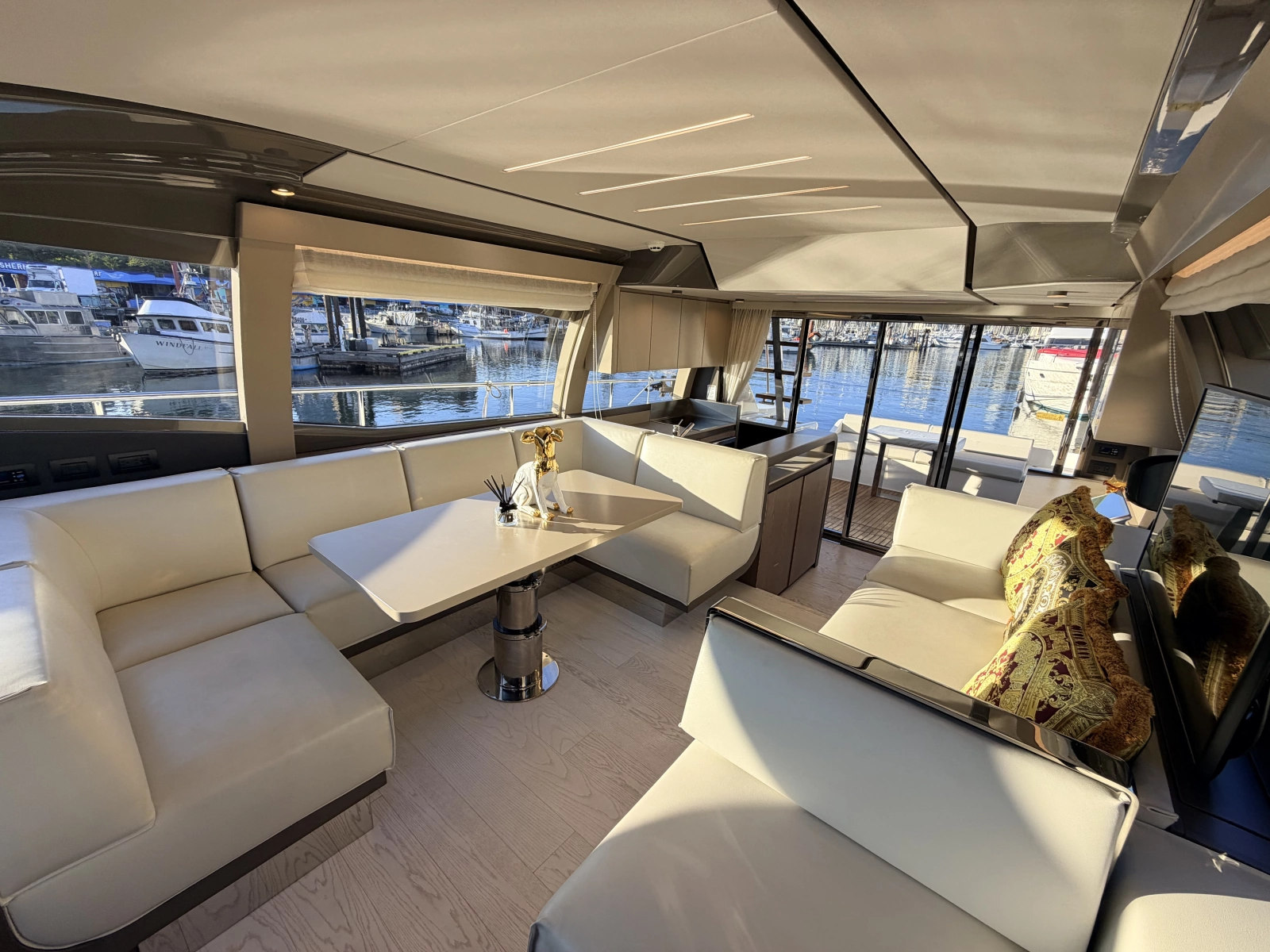 2020 Ferretti Yachts 550 Fly