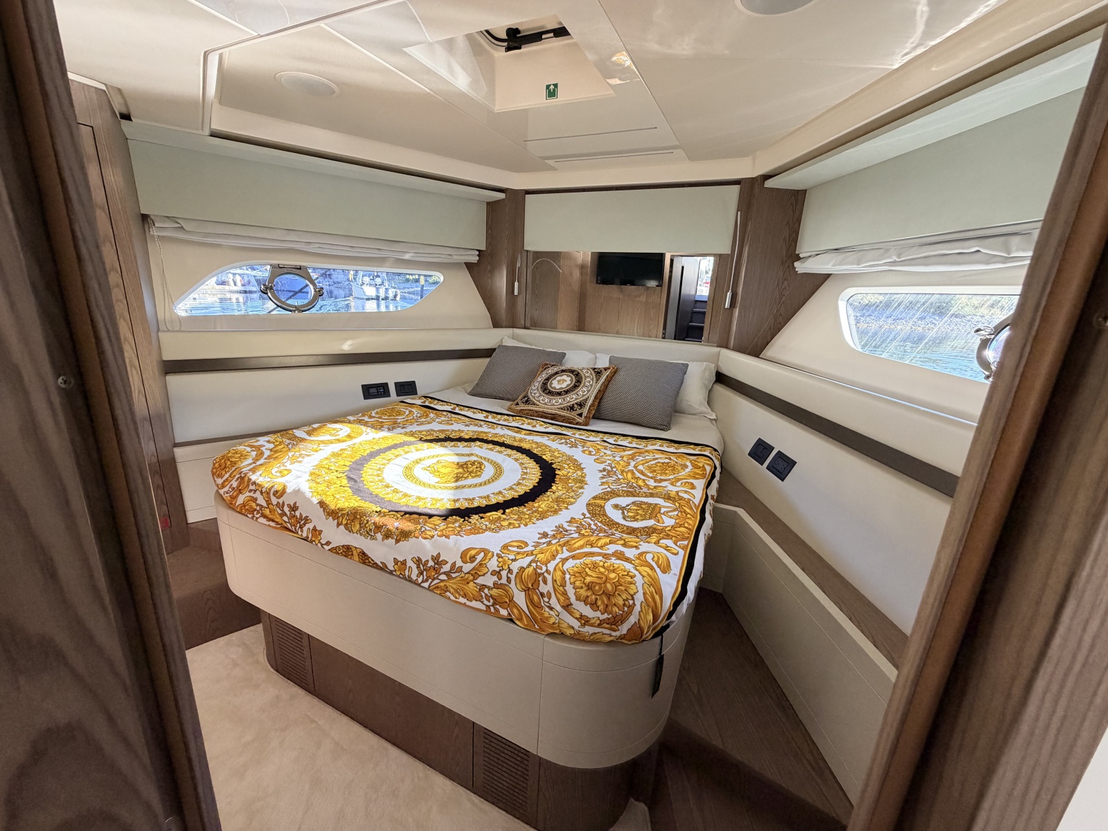 2020 Ferretti Yachts 550 Fly