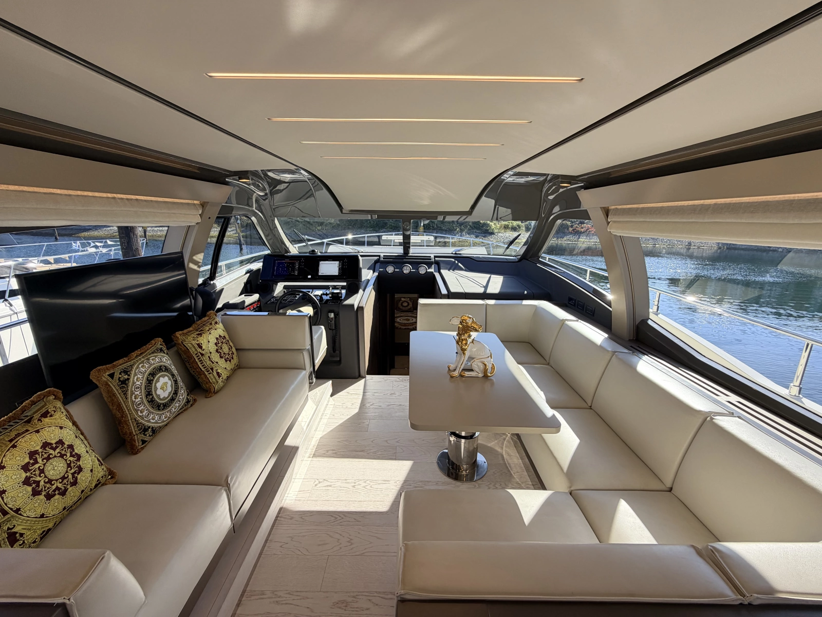 2020 Ferretti Yachts 550 Fly