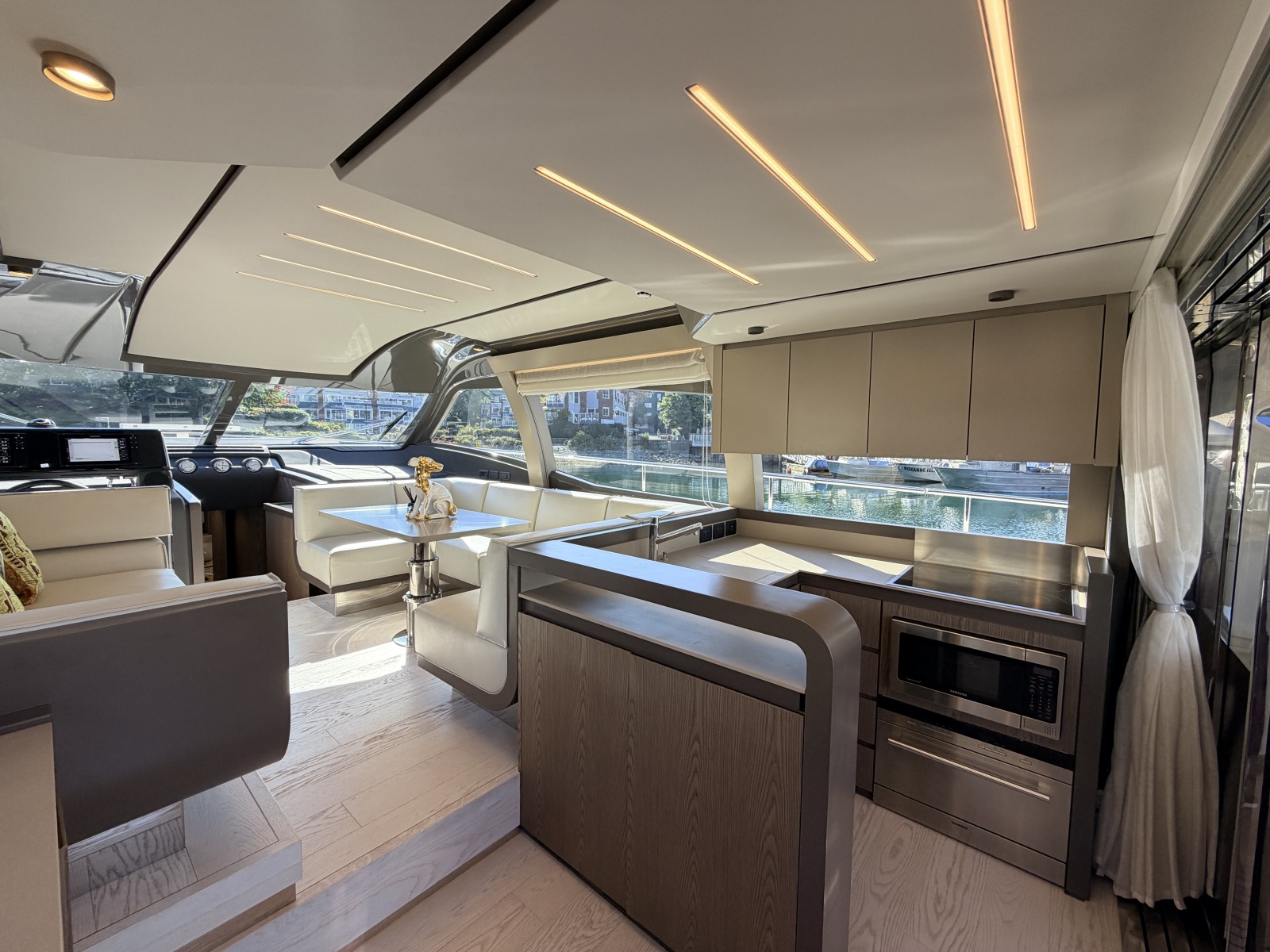 2020 Ferretti Yachts 550 Fly