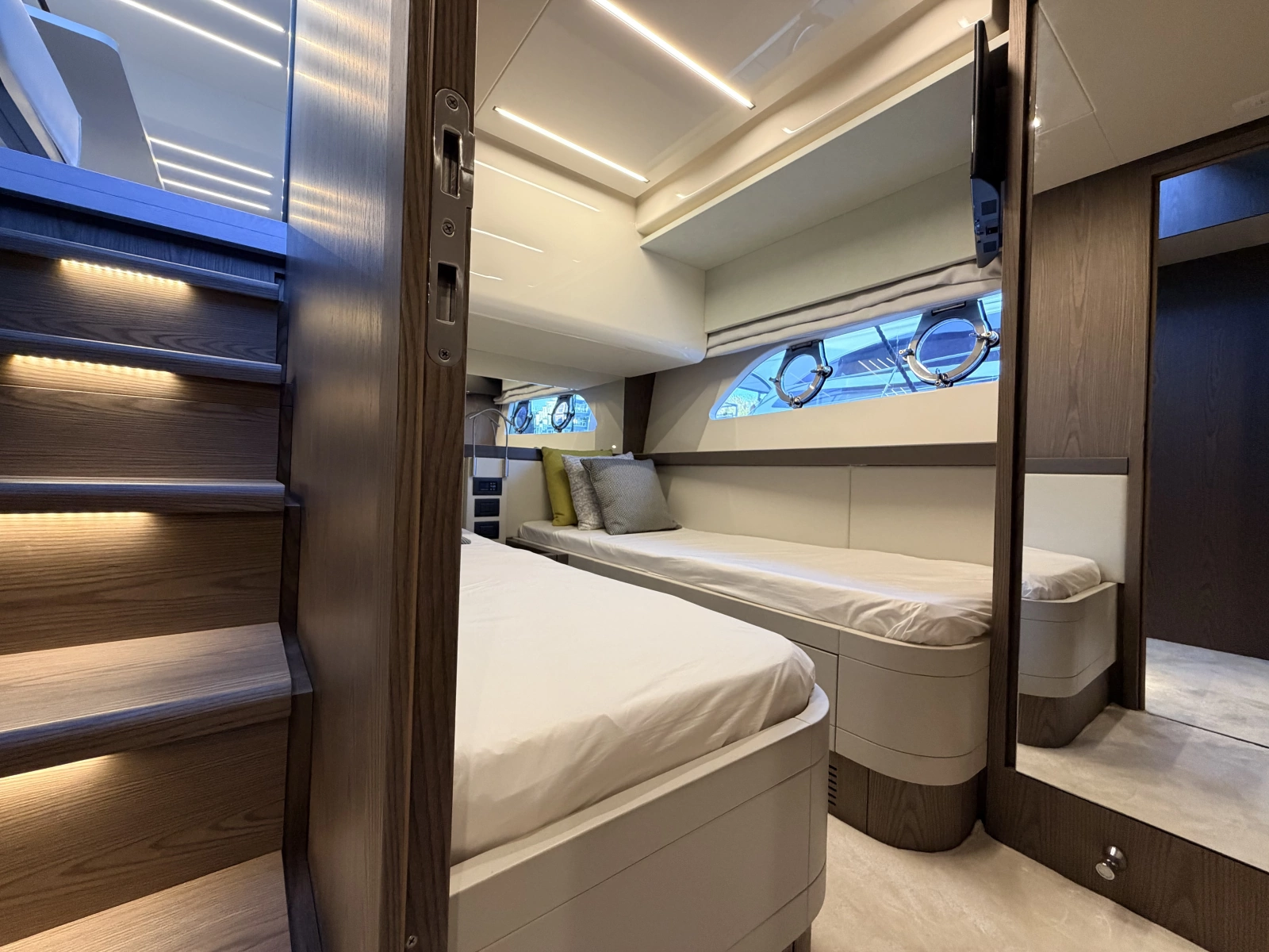 2020 Ferretti Yachts 550 Fly