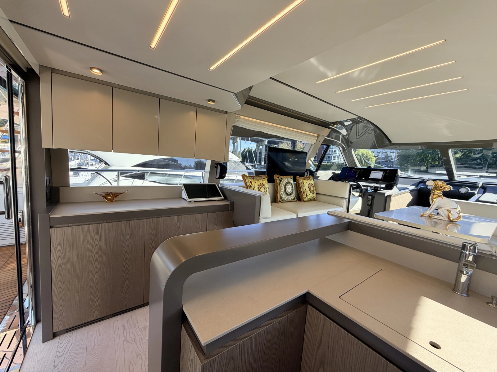 2020 Ferretti Yachts 550 Fly
