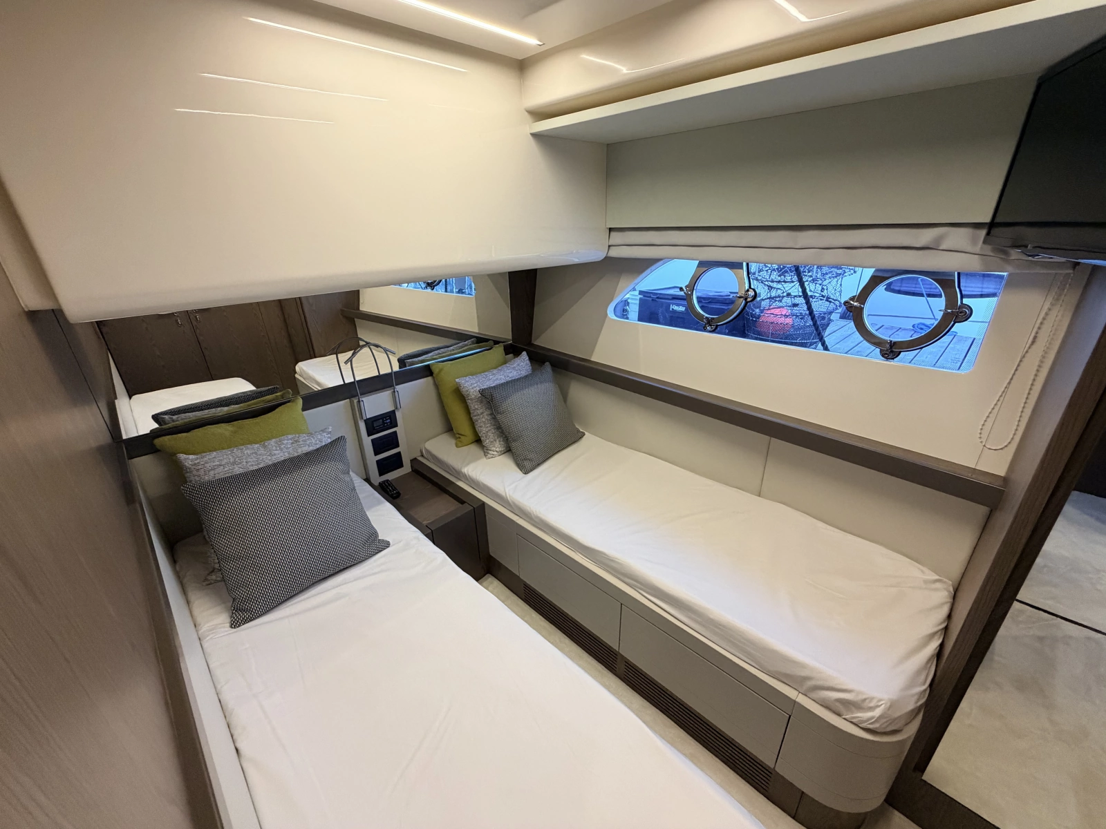 2020 Ferretti Yachts 550 Fly