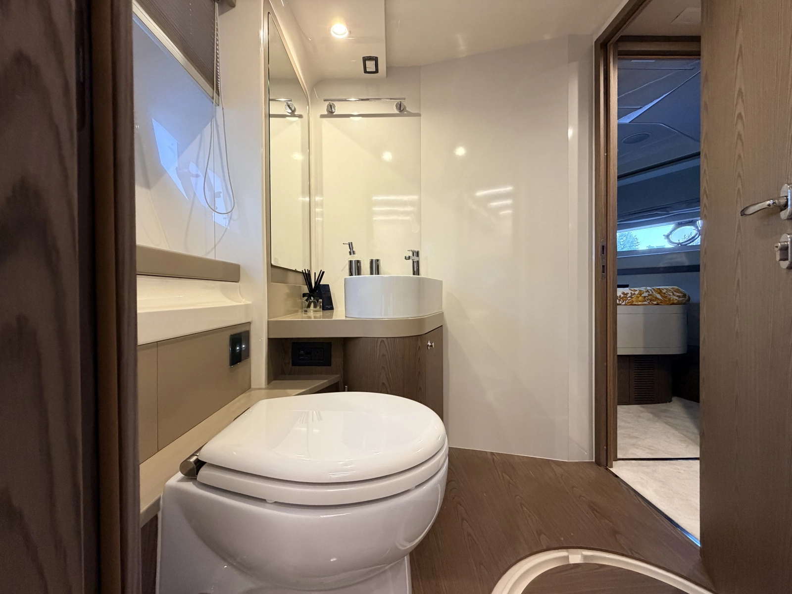 2020 Ferretti Yachts 550 Fly