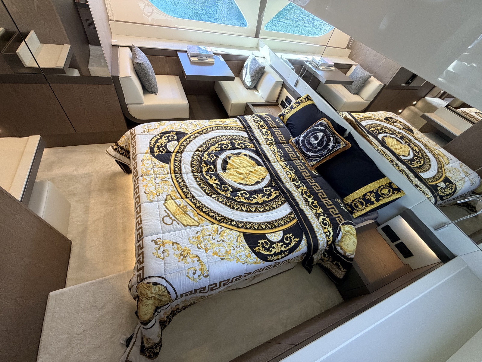 2020 Ferretti Yachts 550 Fly